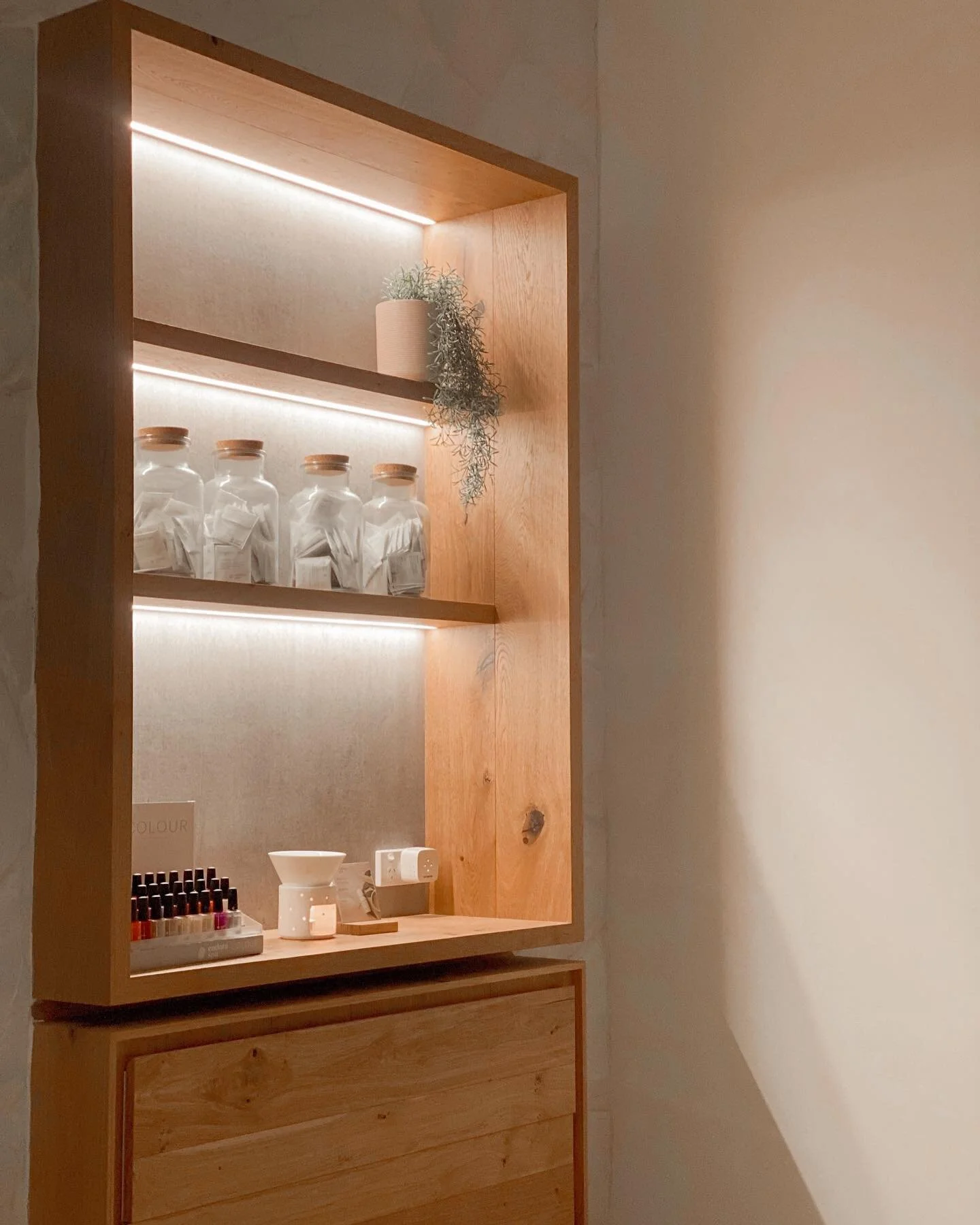 Ahh my monthly massage at @endotaspa For me this luxurious indulgence is about self care and feeling good. It helps remind me that my body is wonderful and it needs looking after. And it&rsquo;s a beautiful relaxation tome for my mind.

@endotaspa do