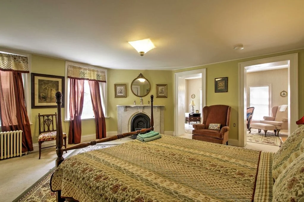 View of the annex of the Queen Anne's bedroom