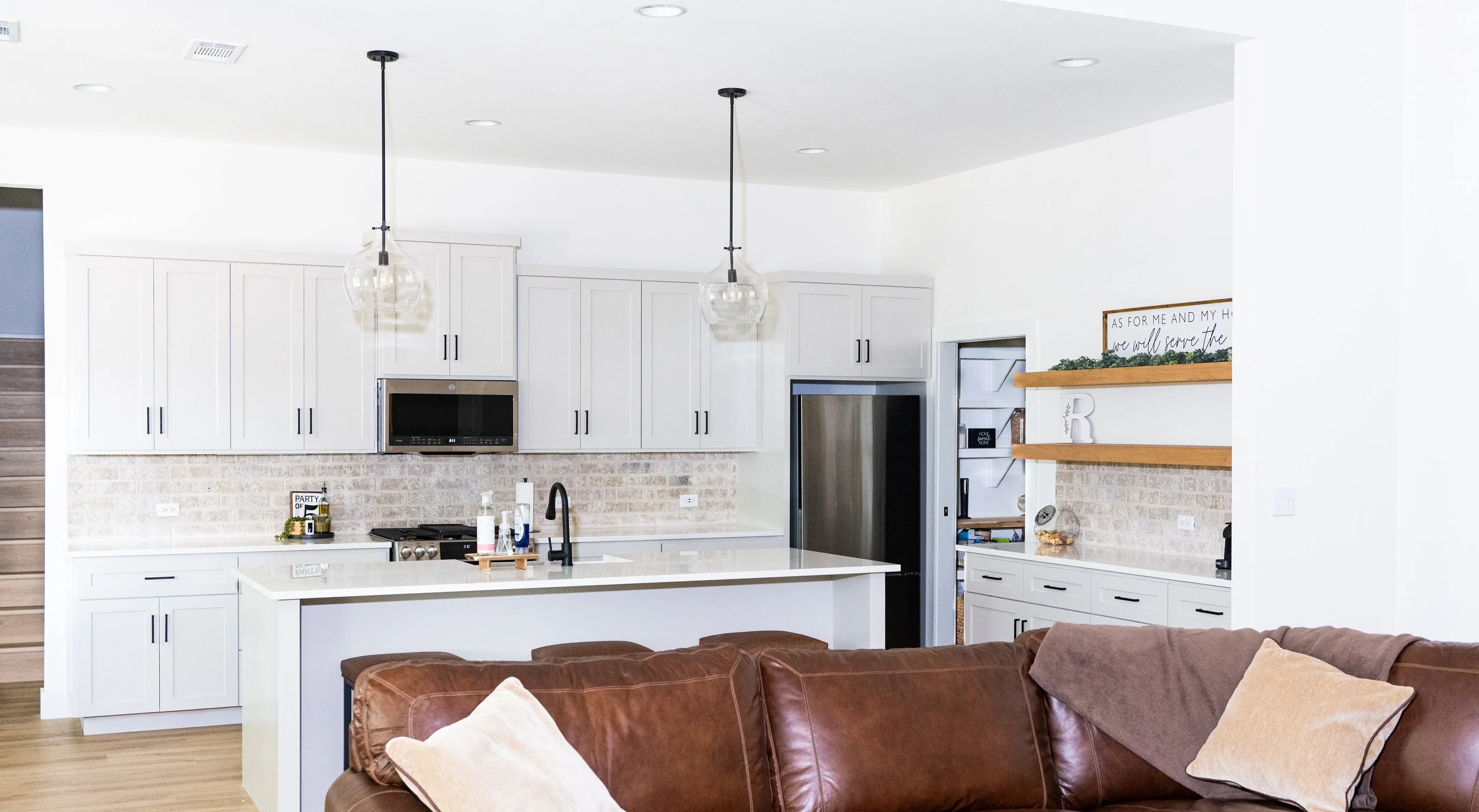 770 N. County Line Road-1.JPG