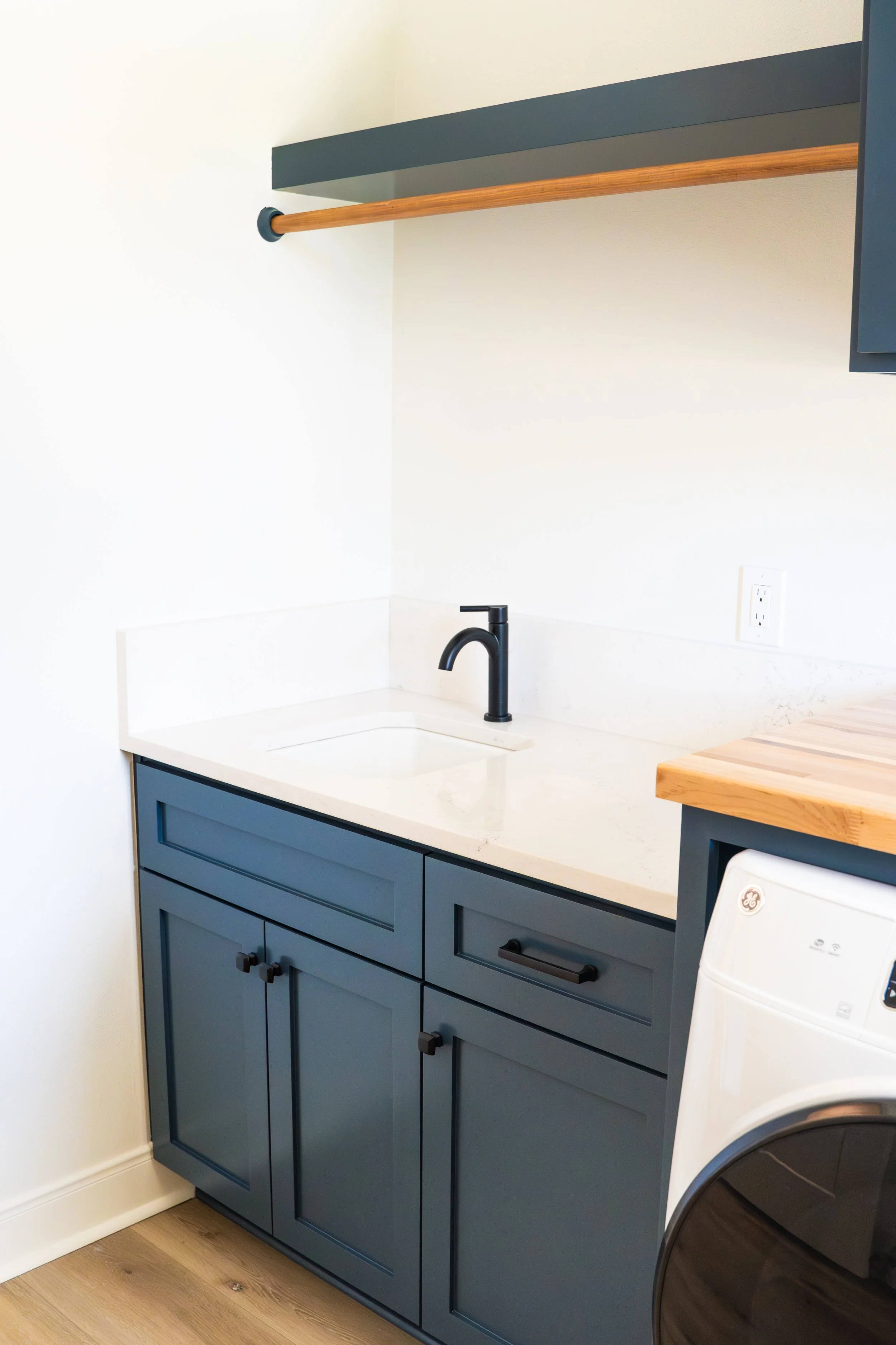 Laundry Room-1-3.JPG