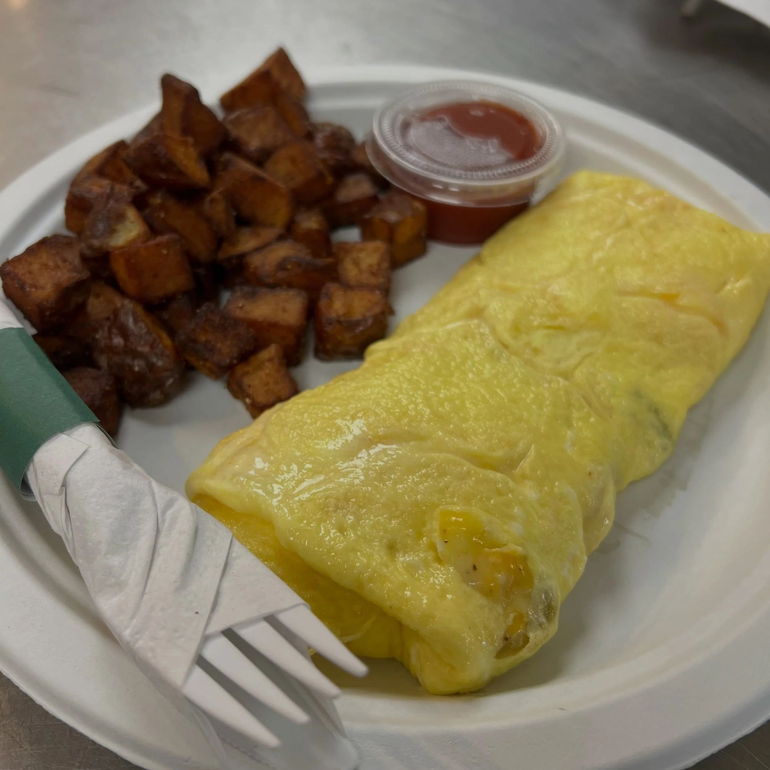 Happy Sunday!! It&rsquo;s going to be an absolutely gorgeous day to visit us for breakfast &amp; Pick-Your-Own! We are serving up Blueberry Pancakes, Omelets, Fritters, Breakfast Sandwiches, Homefries &amp; more from 8:30-11:30 and lunch sandwiches f