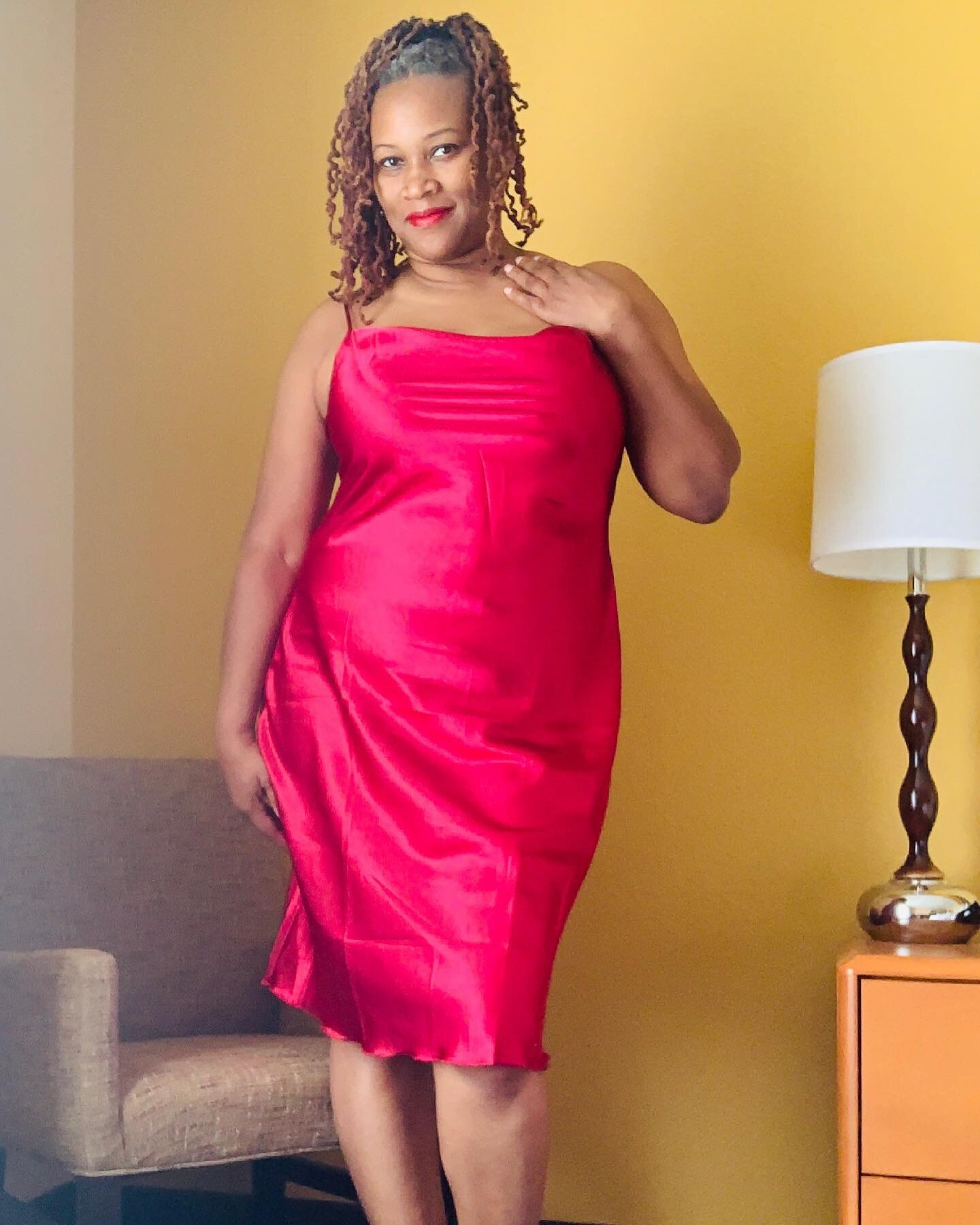 I&rsquo;m gonna heat up Date Night tonight in this little number.  Slip on some heels, grab a light cover up and you can catch me outside. 
.
.
.
#redslipdress #reddress #datenight #summertimefashion #pajamas #fireenginered #sexydress #curvygirlfashi