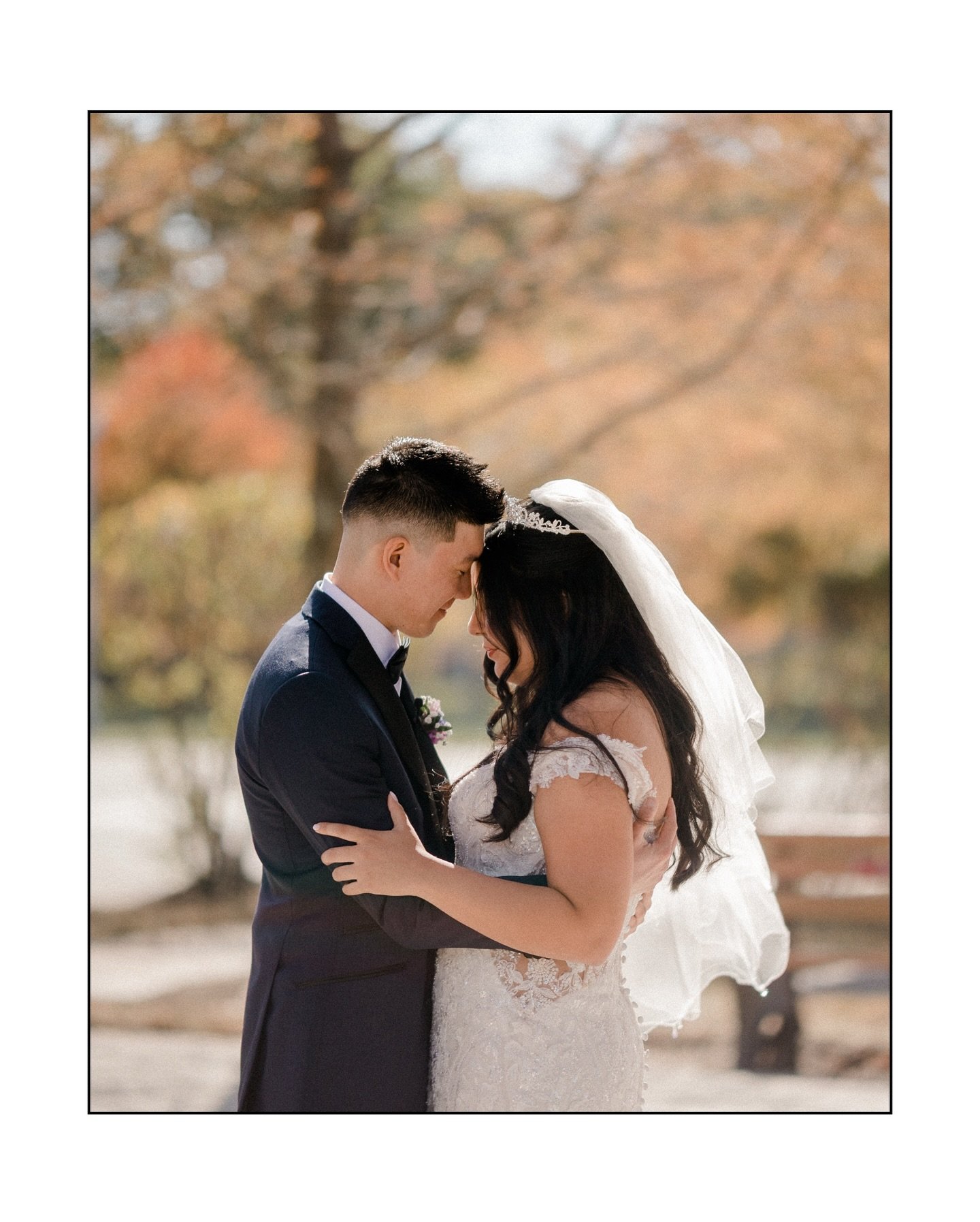 As our wedding season is coming to and end, we&rsquo;re starting to look back at all the amazing couples we&rsquo;ve had the honor of capturing this year 😭. Here&rsquo;s a few favorites from Johnny and Carolyn&rsquo;s big day at @thecarriagehousenj 