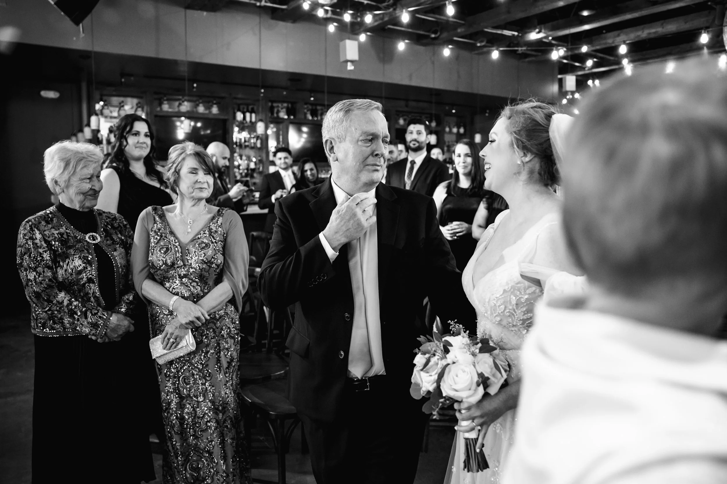 CAITIE & GENE_A&V PHOTOGRAPHY_SNEAK PEEKS-17.jpg