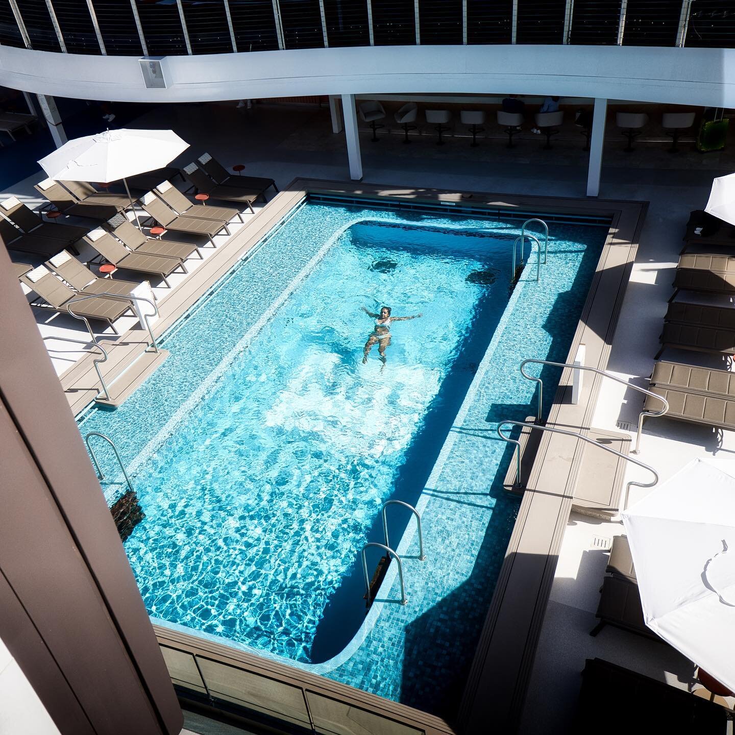 A great pool day is all you need 💙

📍Norwegian Prima 
@norwegiancruiseline
