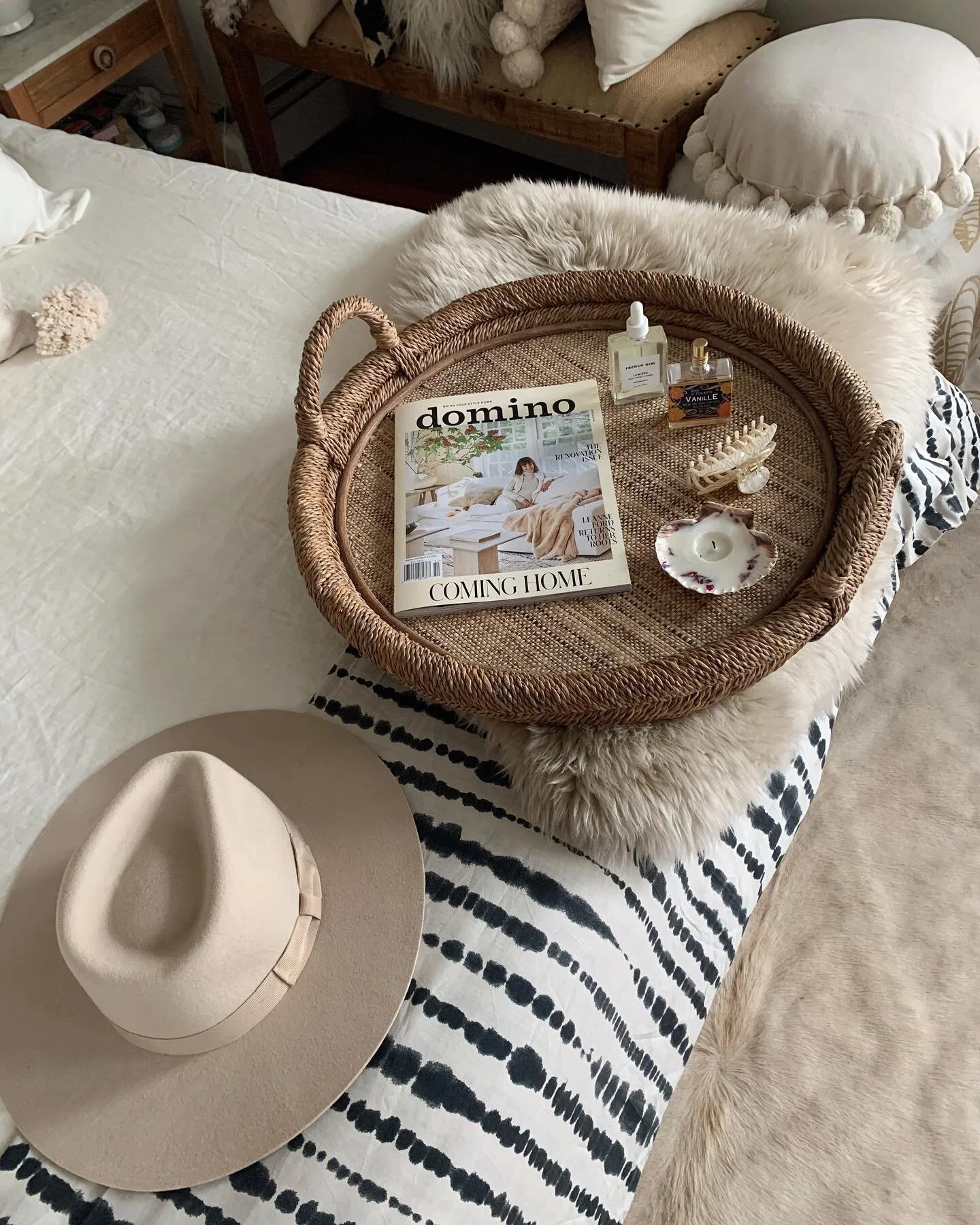 there&rsquo;s nothing better than that &ldquo;damnnnn 👀&rdquo; feeling right after you make the bed and spruce some things up. 

meanwhile, your space is like, &ldquo;yeah, I told you I clean up nice. so stop leaving laundry on the floor??&rdquo;