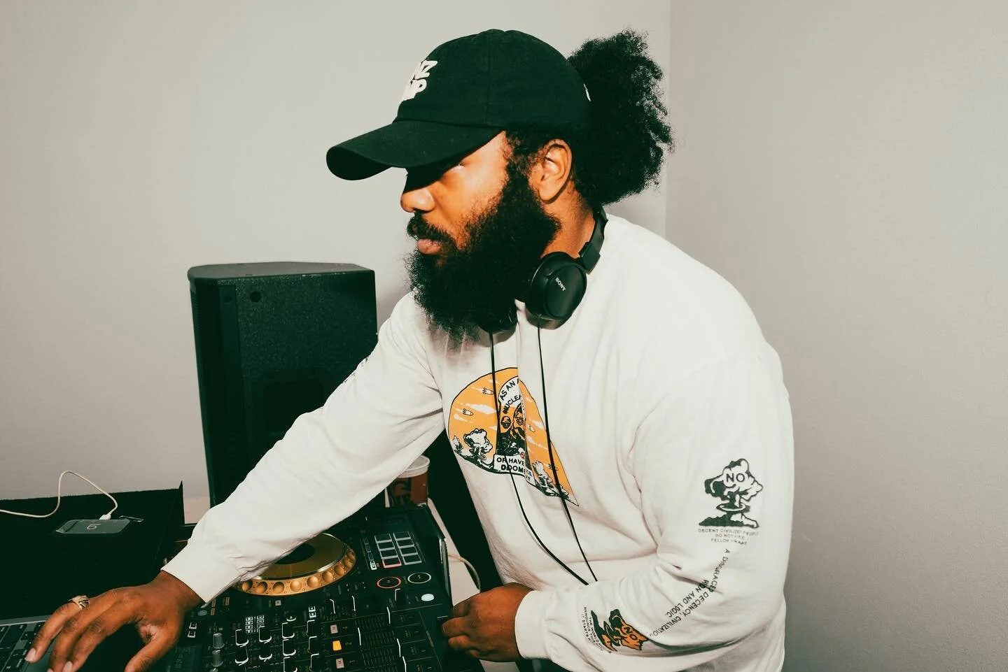 National DJ| Professional Button Pusher| Certified Vibeologist| We got drink specials at the bar&hellip; don&rsquo;t forget to tip your waitress&hellip; and stop bumping the gahh damn table!!

📸 @efije_images