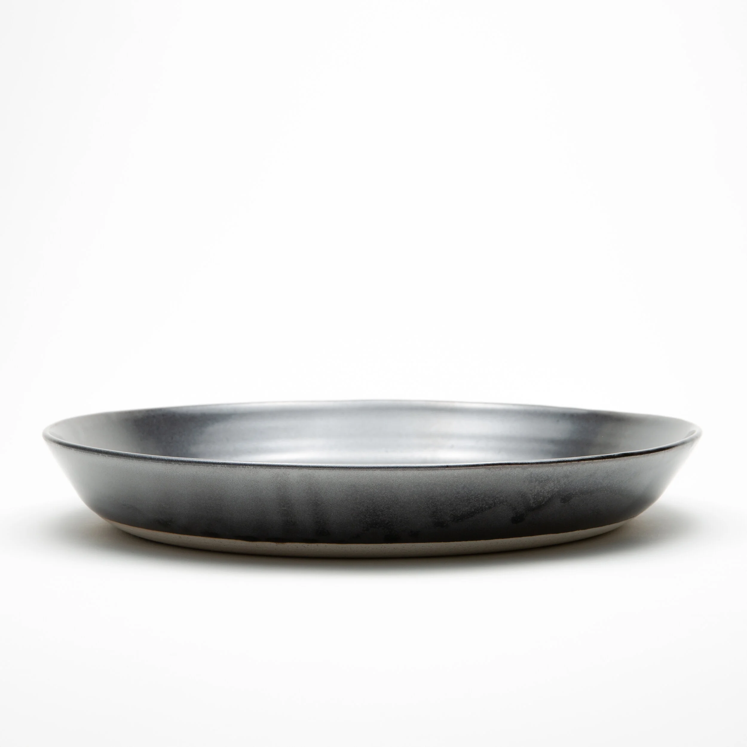 Lg round plate black.jpg