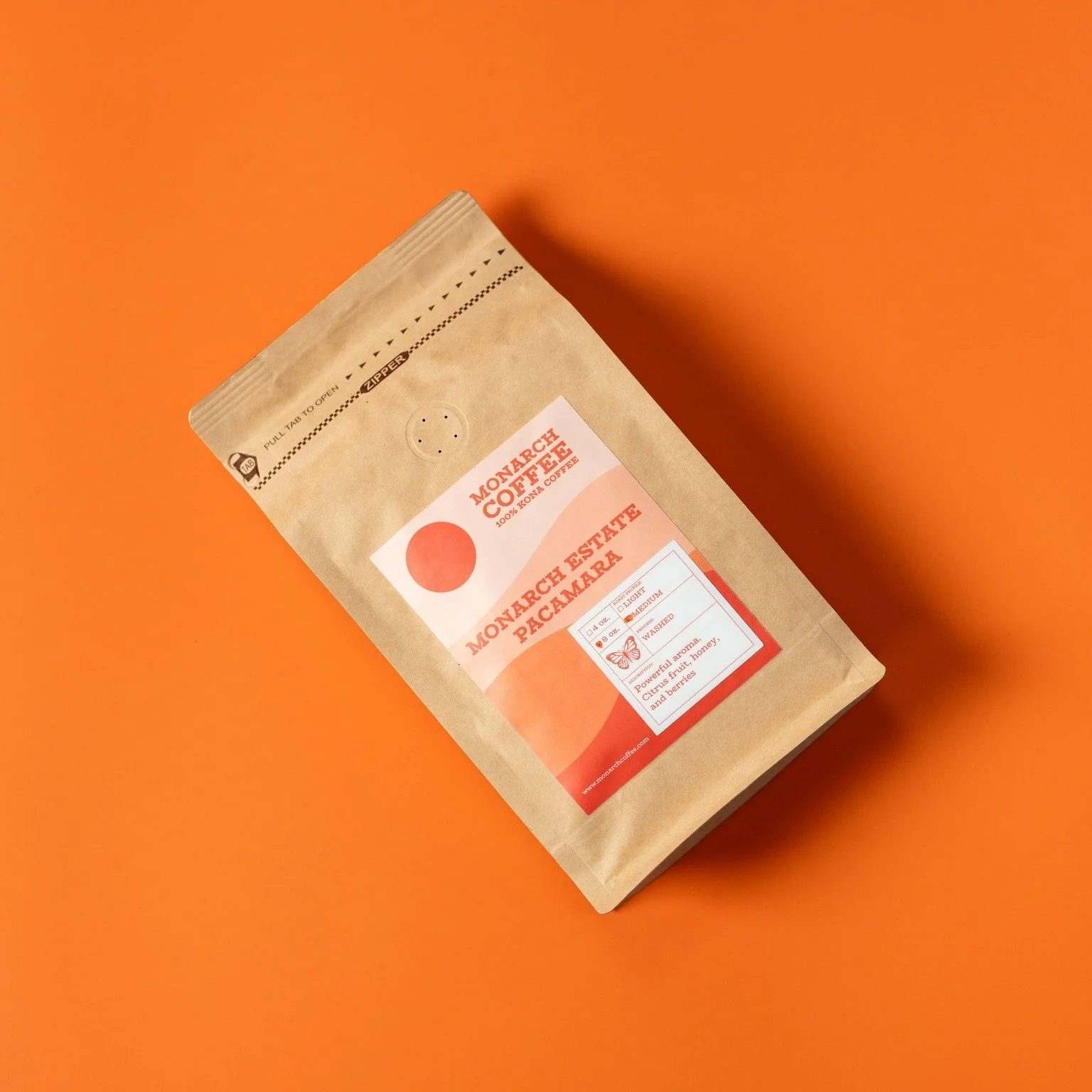 Monarch Estate Pacamara
Selected for its complexity and depth, this small lot reveals red berry notes, tropical fruit undertones, and honeyed sweetness through a 36-hour anaerobic washed process. Crafted for filter brewing.
Ever brewed a Pacamara?