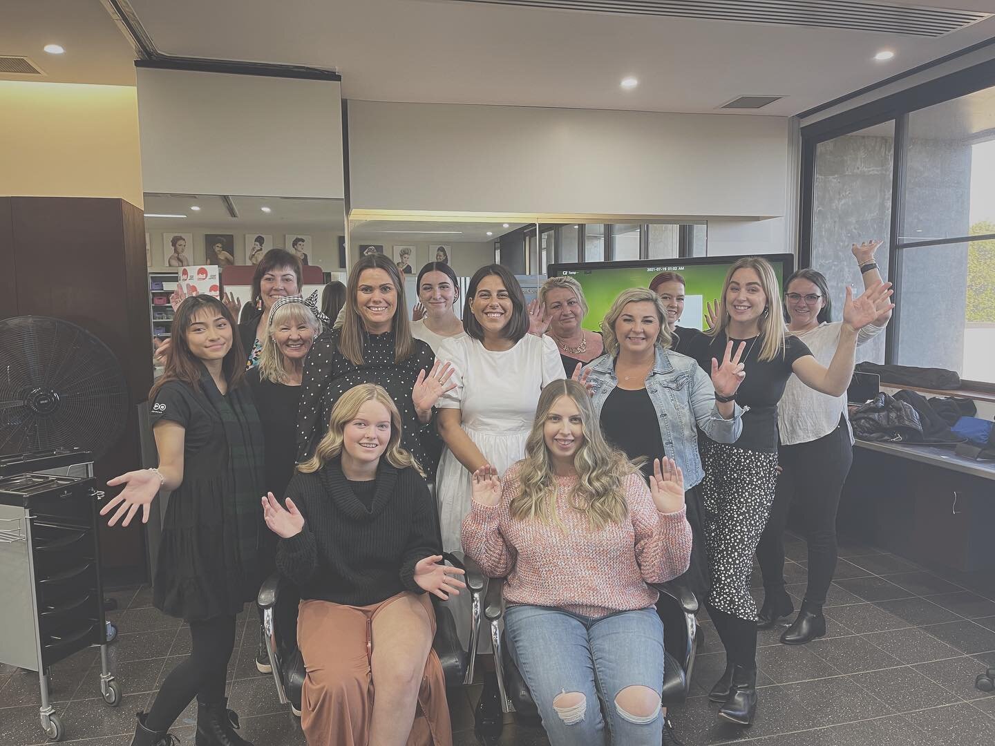 What a fun day! On Monday I had the pleasure of putting on my @nakhair hat and working with some wonderful hairdressers in Toowoomba! A day full of hair education fills my cup! 😍🙌🏻 

#thornlands #carindale #wellingtonpoint #ormiston #wynnummanly #