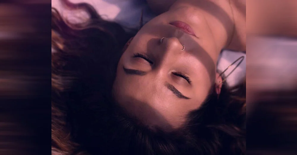 LUCY WARR’S ‘RIP IT OFF’ IS A POP-HEAVY ROLLERCOASTER OF EMOTION.