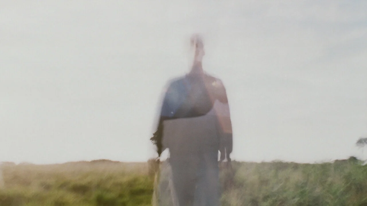 A SIGNAL TO A STORM OF MUSIC TALENT, ‘BEACON’ STANDS AS MOST AKIN’S UNWINDING SECOND SINGLE.