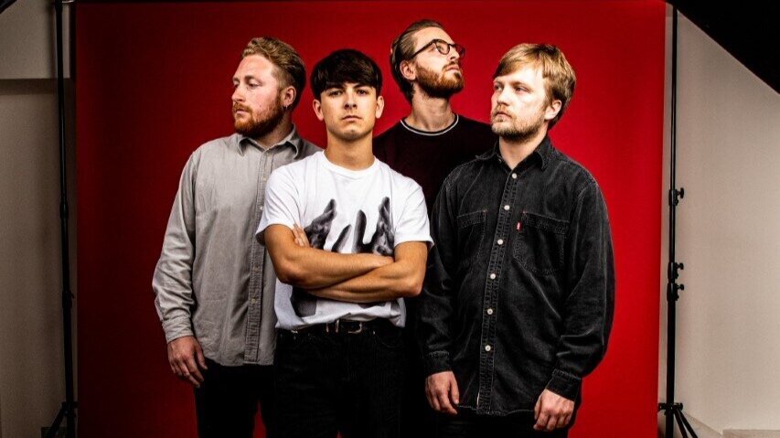 THE FEENS, PAY AN ODE TO SUMMER IN THEIR LATEST MUSICAL OFFERING ‘SUNSET’.