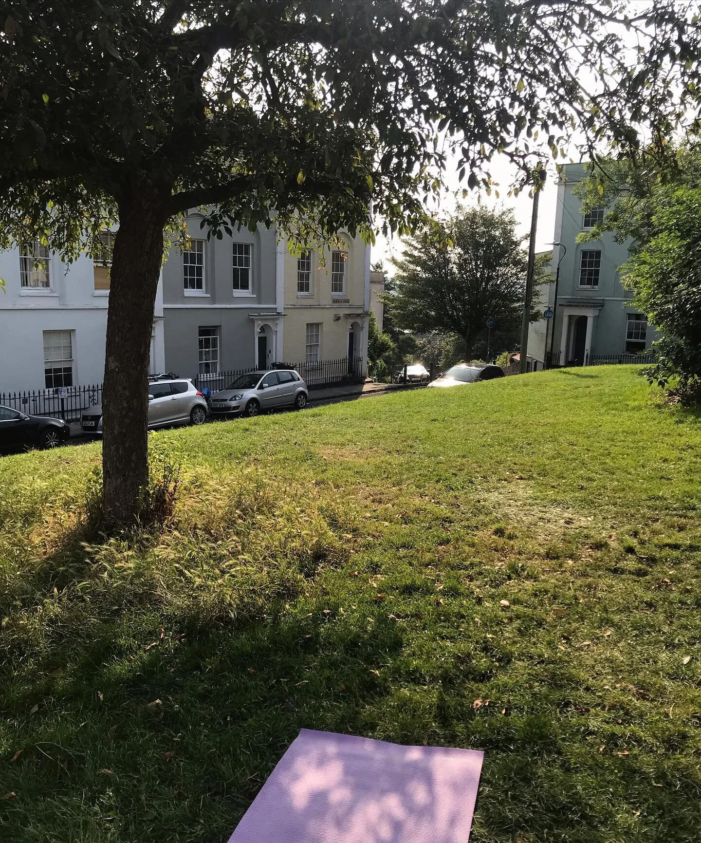 *RITUALS*
The view from my mat earlier this morning. Not meant to be preachy or make others feel rubbish but simply documenting the joy of showing up for myself 😊 Taking advantage of the last hot morning for awhile (rain incoming!) and doing what I 