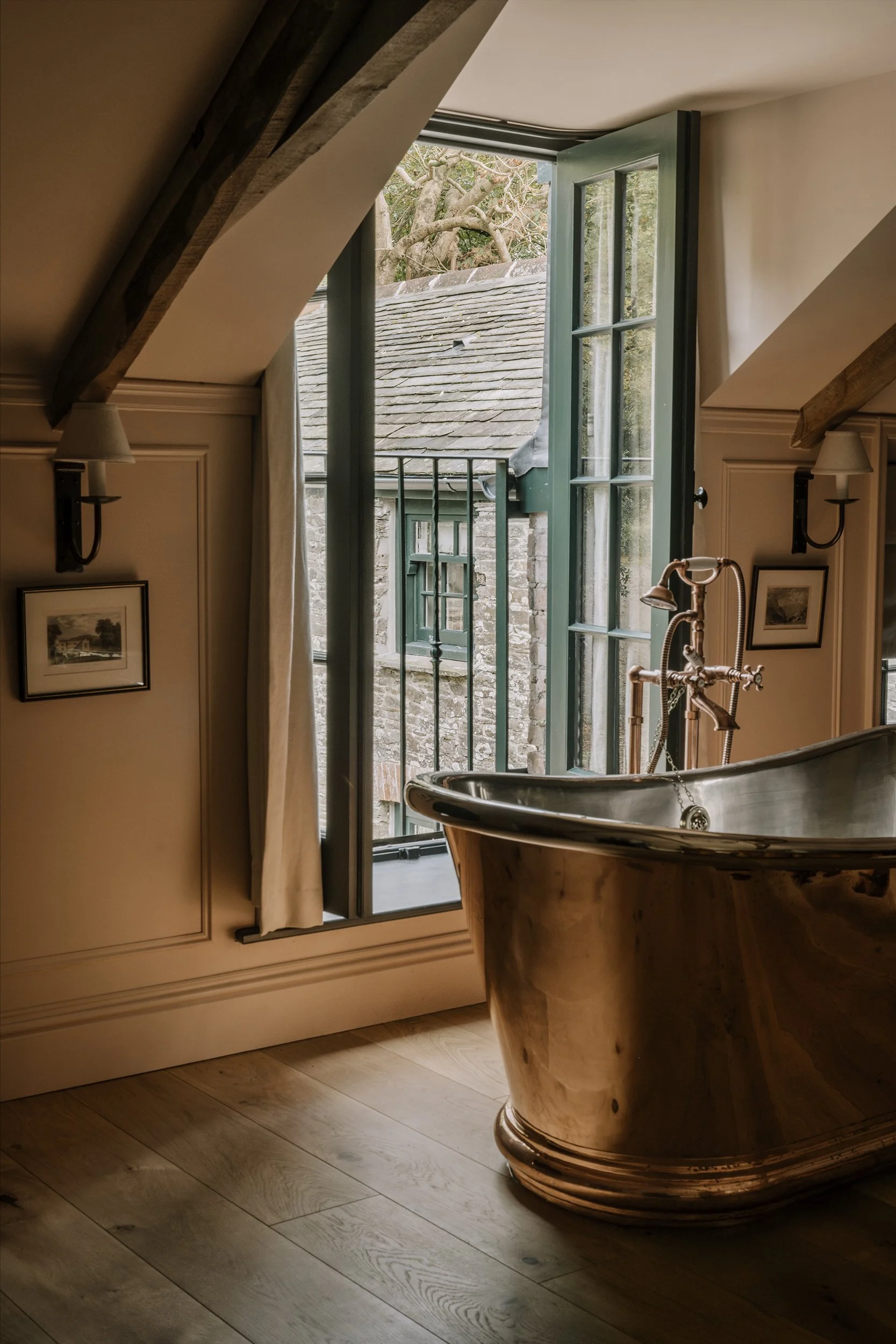 boconnion-wedding-accommodation-the-stables-bath.jpg