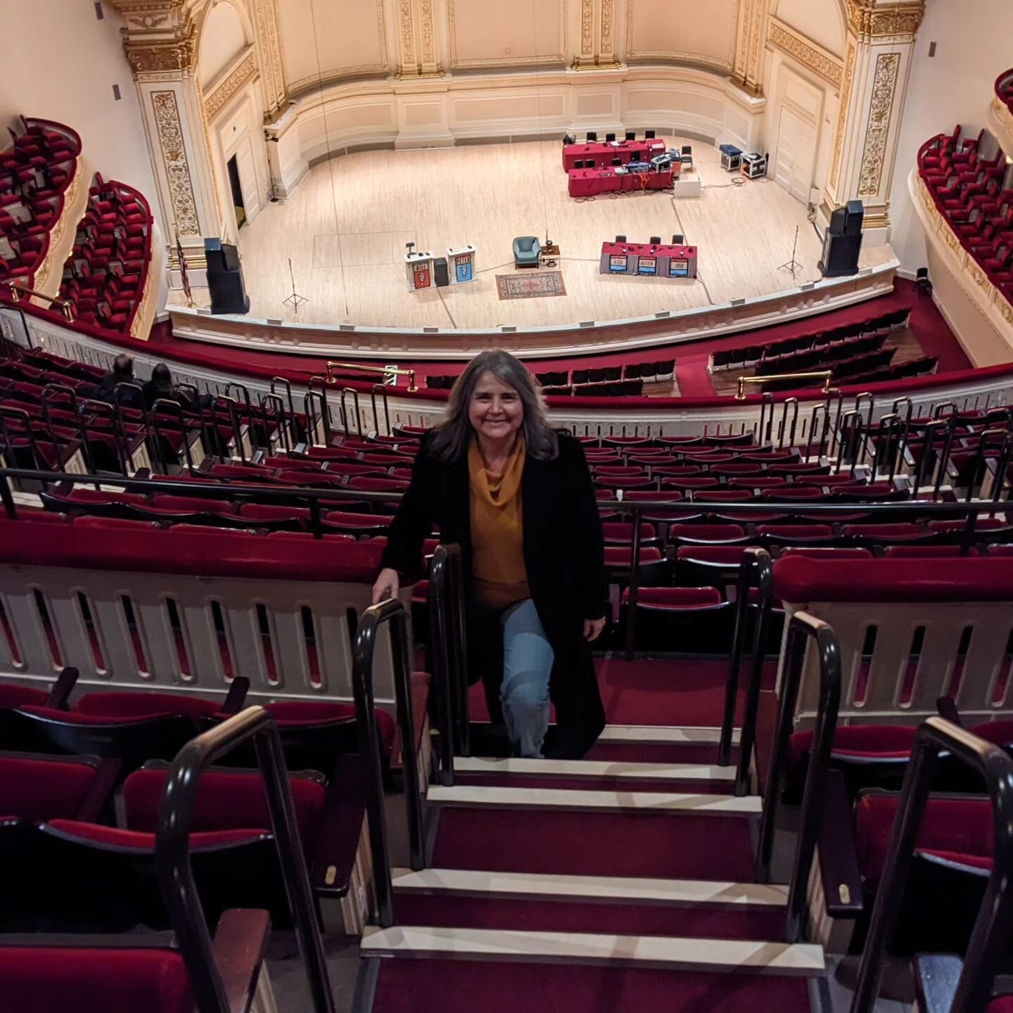 How do you get to Carnegie Hall? 😊 (I nearly collapsed walking up four floors to the balcony. 🥵 This author needs to get away from her desk and move her body more often. 🤣👍💪)
.
.
.
#carnegiehall #carnegiehallnewyork #nycgirl #indieauthor #indiea