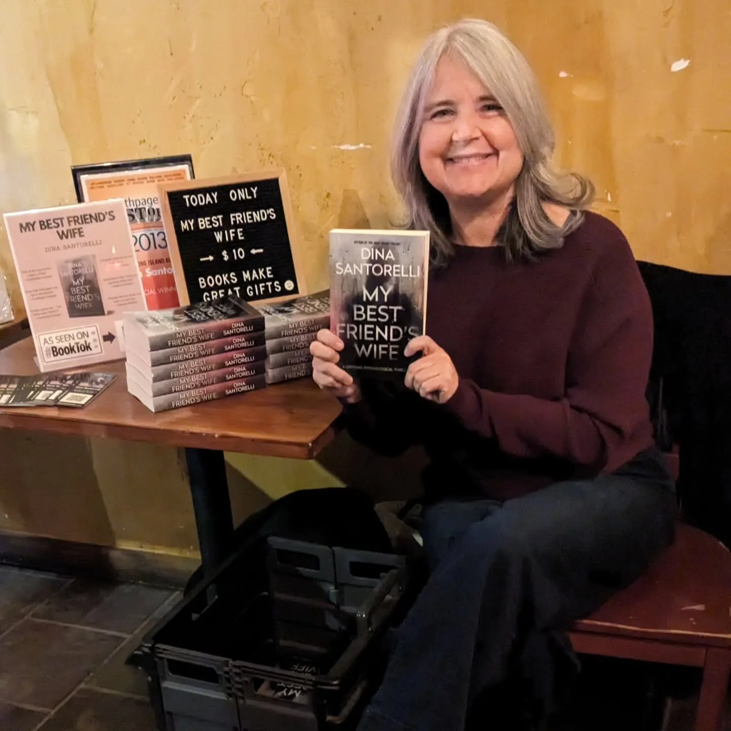 Thank you to @silentbookclub_massapequa for inviting me tonight. My first time at @salumibar but definitely not my last. And thank you to my bestie, Linda, for lending her photography skills. 😊 Not only did I meet some amazing readers and sell some 
