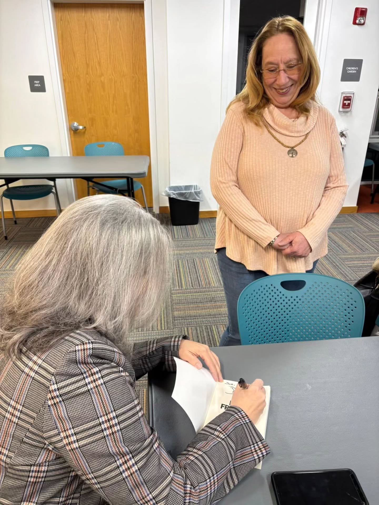 Thank you to Best Book Club Ever for inviting me to your January meeting and for reading My Best Friend's Wife! A wonderful night.
#mybestfriendswifebook #psychologicalthrillers #bookclubs