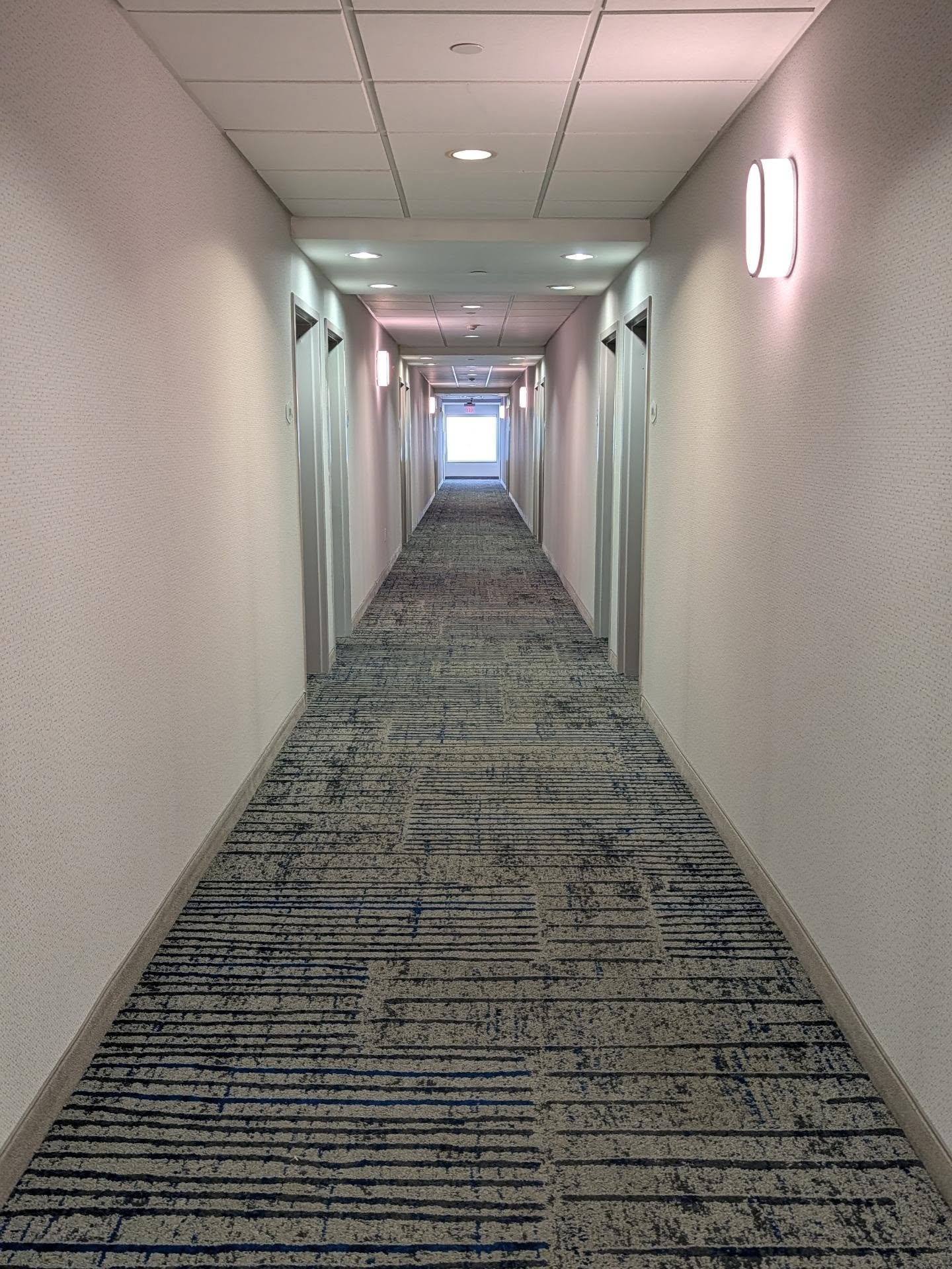 Every time I stay at a hotel I expect to see a pair of twin girls standing in the hallway who want me to play with them. Thanks a lot, Stephen King. 🤣 Am I the only one?
.
#theshiningtwins #theshining #scarredforlife