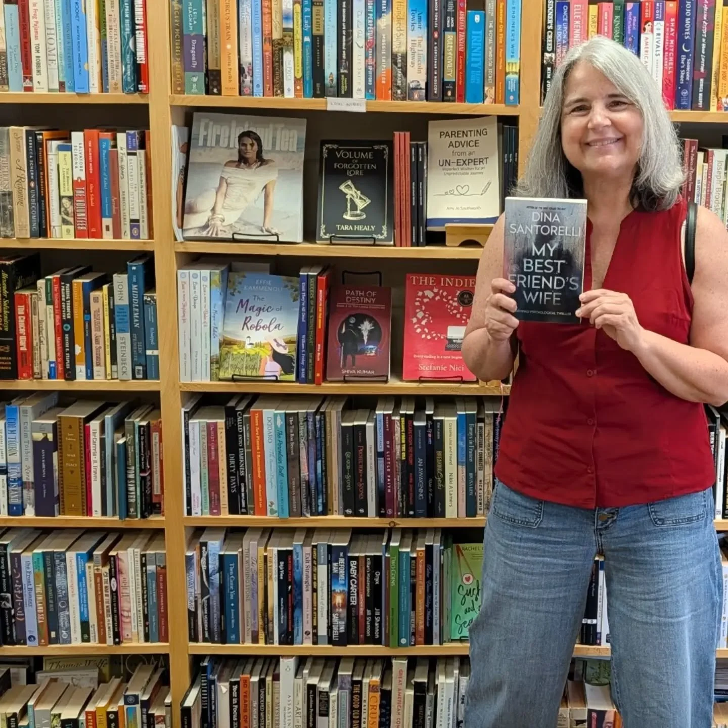 Spent the morning driving out east on this glorious day visiting two amazing small business owners and local author advocates. Thank you to Loide of @loideco and Daniel of @tinyraccoonbooks for all your support and for carrying my books!