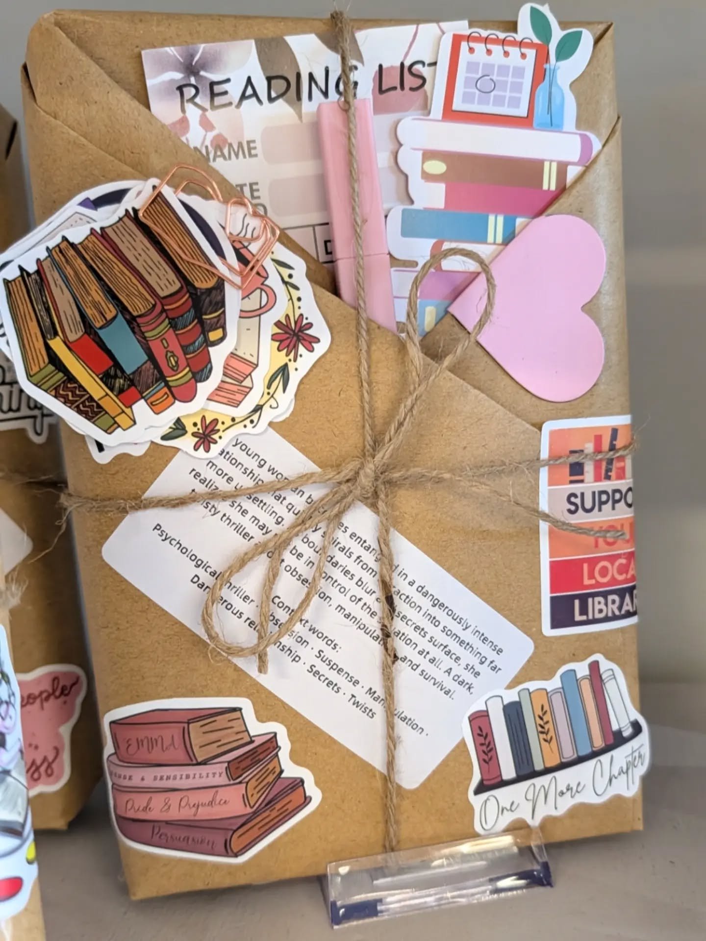 I just love this Blind Date with a Book that @loideco features in its library! I've seen Blind Date with a Book done many times over the years, but never so creatively! Loide decorates and pens these amazing book descriptions herself. Speaking of whi