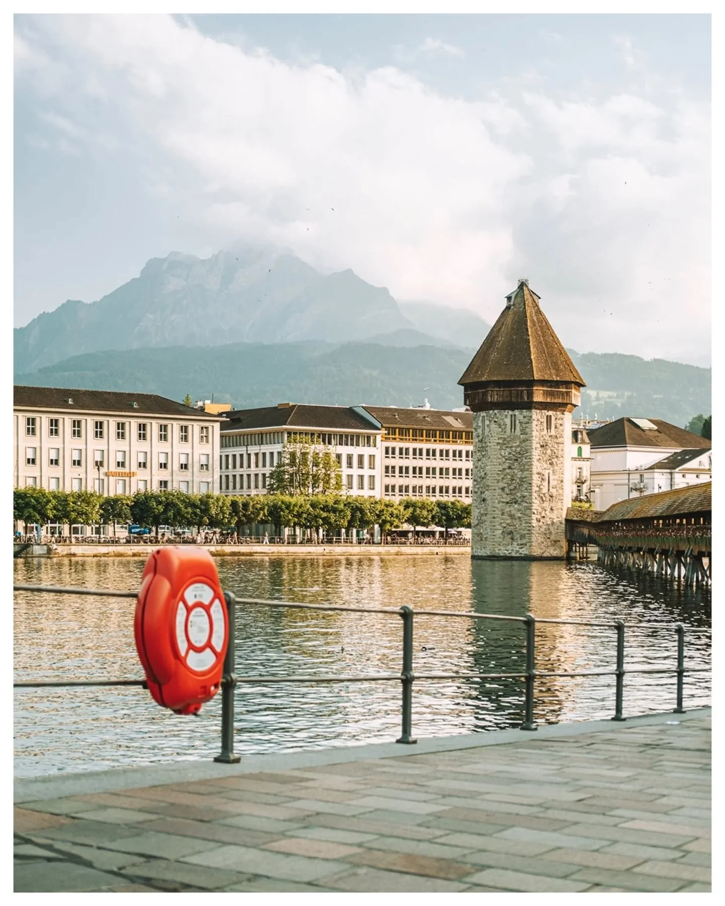 Lucerne &ndash; where water runs through the city 🫧

@visitlucerne @fujifilm_ch

#stadtluzern #visitlucerne #myswitzerland
#fujifilmphotography #fujifeed #fujifilminspiration #SPiCollective #streephotography