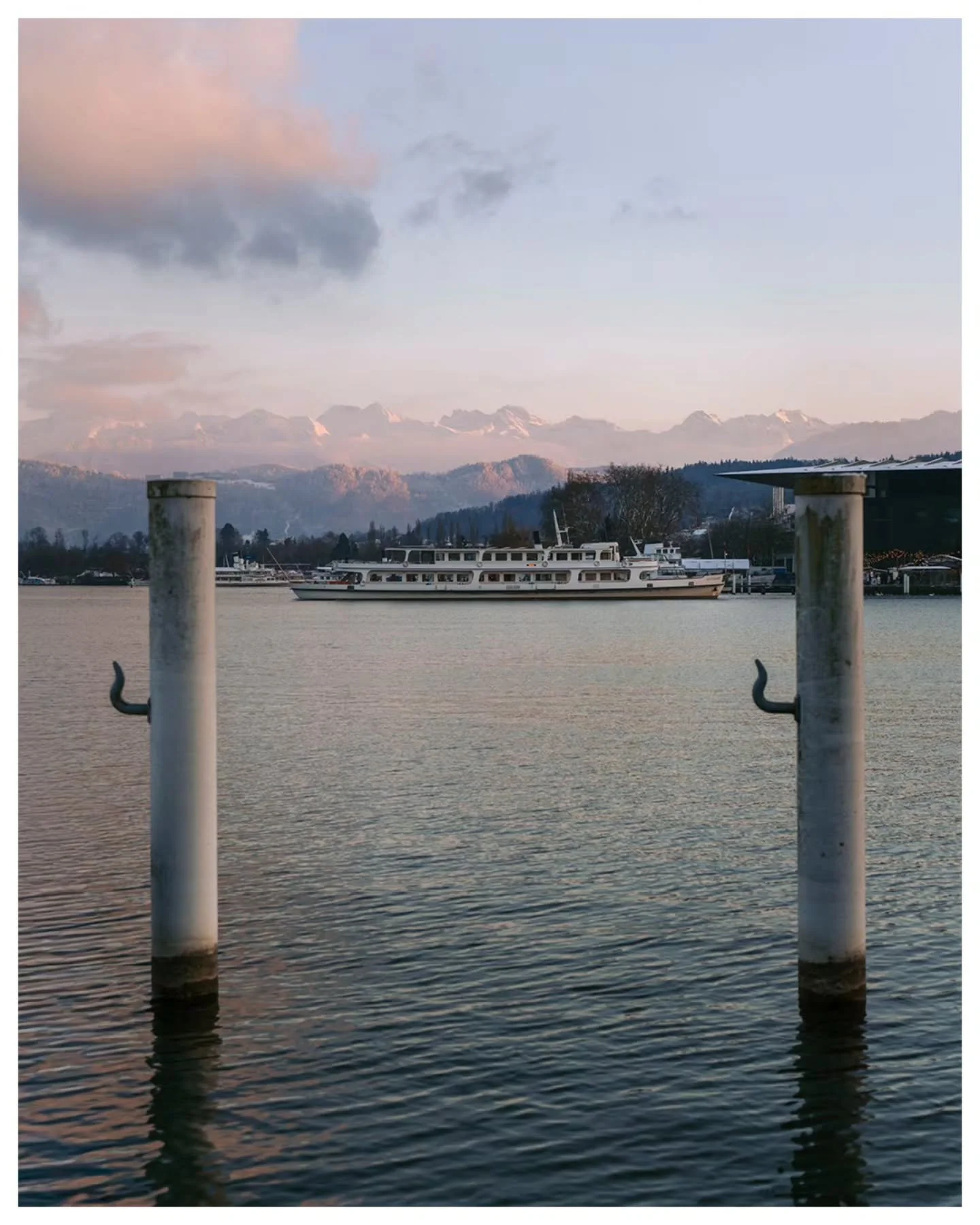 Winter meets Sunset ❄️🌄

Lucerne &bull; November 2025

📷 Sony a7iii

@sonyalpha @sony.schweiz @visitlucerne

#luzern #lucerne #visitlucerne #myswitzerland  #winter #winterwonderland #sonyalpha #sonyswitzerland