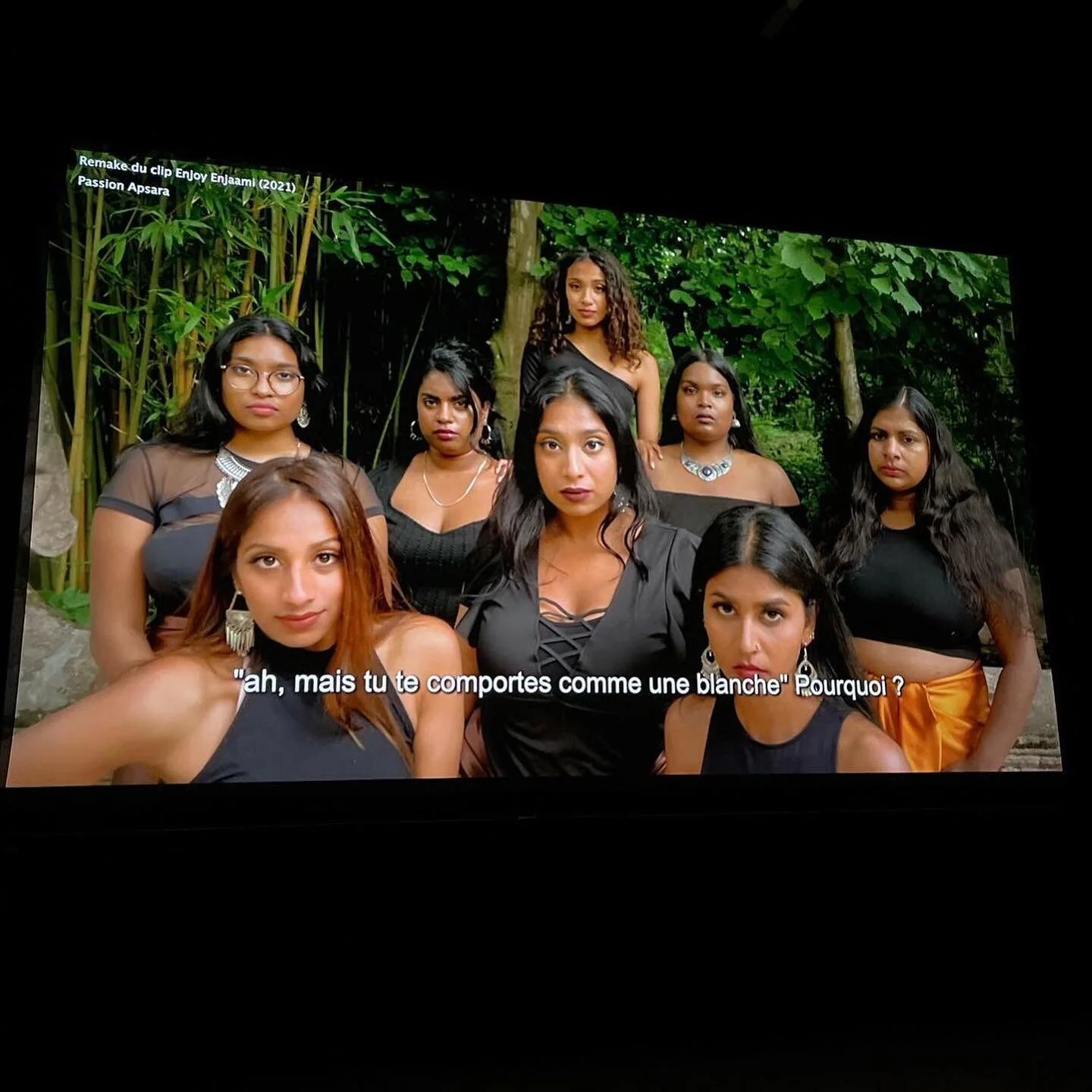 Premi&egrave;re projection du documentaire @asidentites sur grand &eacute;cran c&rsquo;est quelque chose ! 
Merci @centrecurial 🔥
@thuandng 
@boulomsouk 
@sonadiesan @sonadie_san 
@camlinhlomographe 
@alessandra.huynh_ph 
@camyduongphoto 
@astorytot