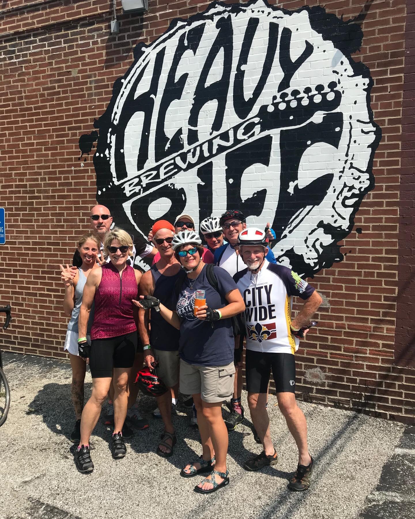 Sign we painted for Heavy Riff back in 2015 or so. Always looks better with people in front! 

#stlsignandmural #handpainted #heavyriff #brewingcompany #stlouis #missouri #mural #sign #cyclists #brewery #dogdown #stl