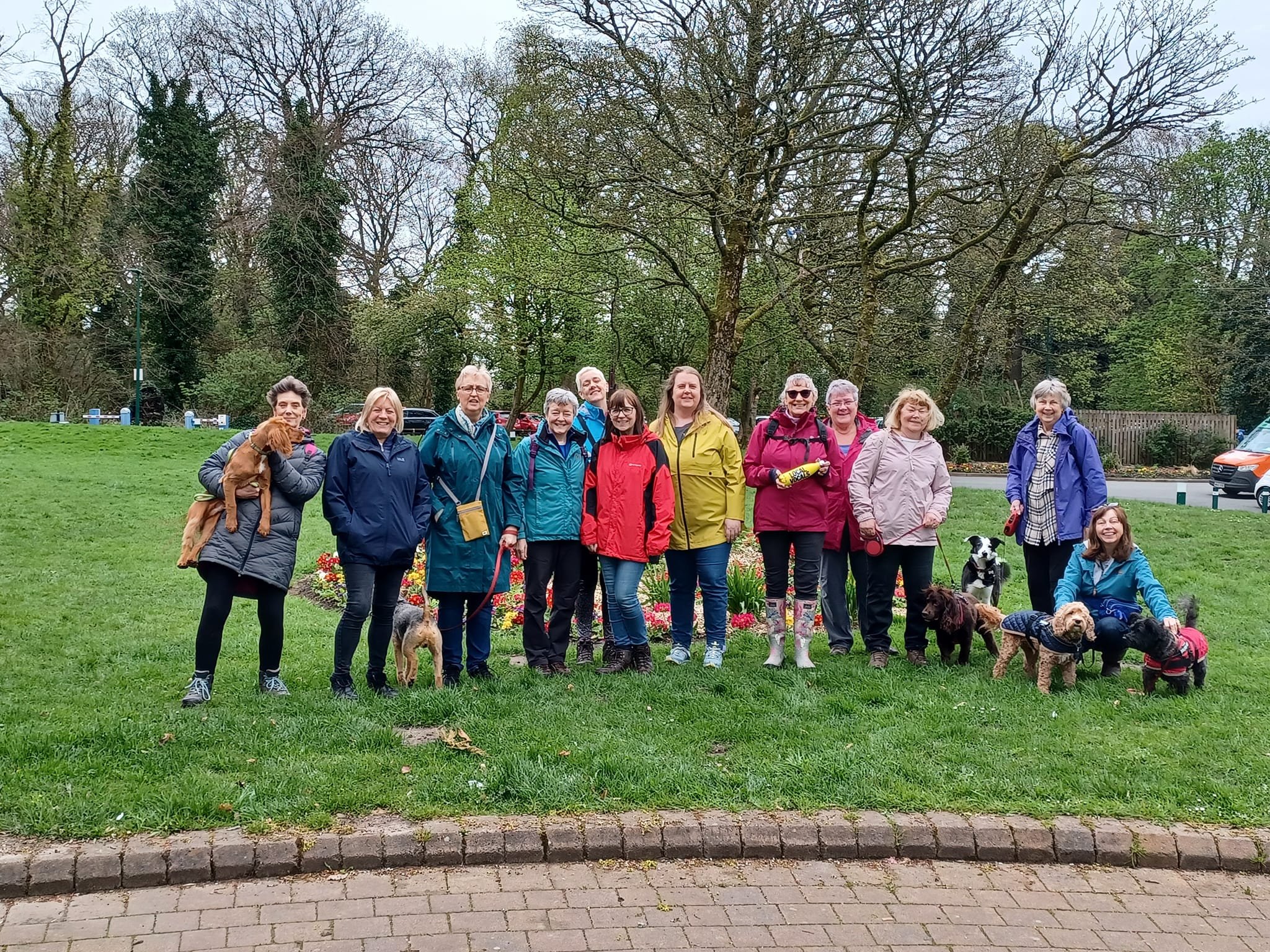 Happy Monday! 

Some of our choir members were out for a walk &amp; a cuppa on Saturday (repping the LV merch ofc!) during our break from choir. How lovely?! 🥰🤩

The build up &amp; prep for our new term begins today with lotttssss of plans in the w