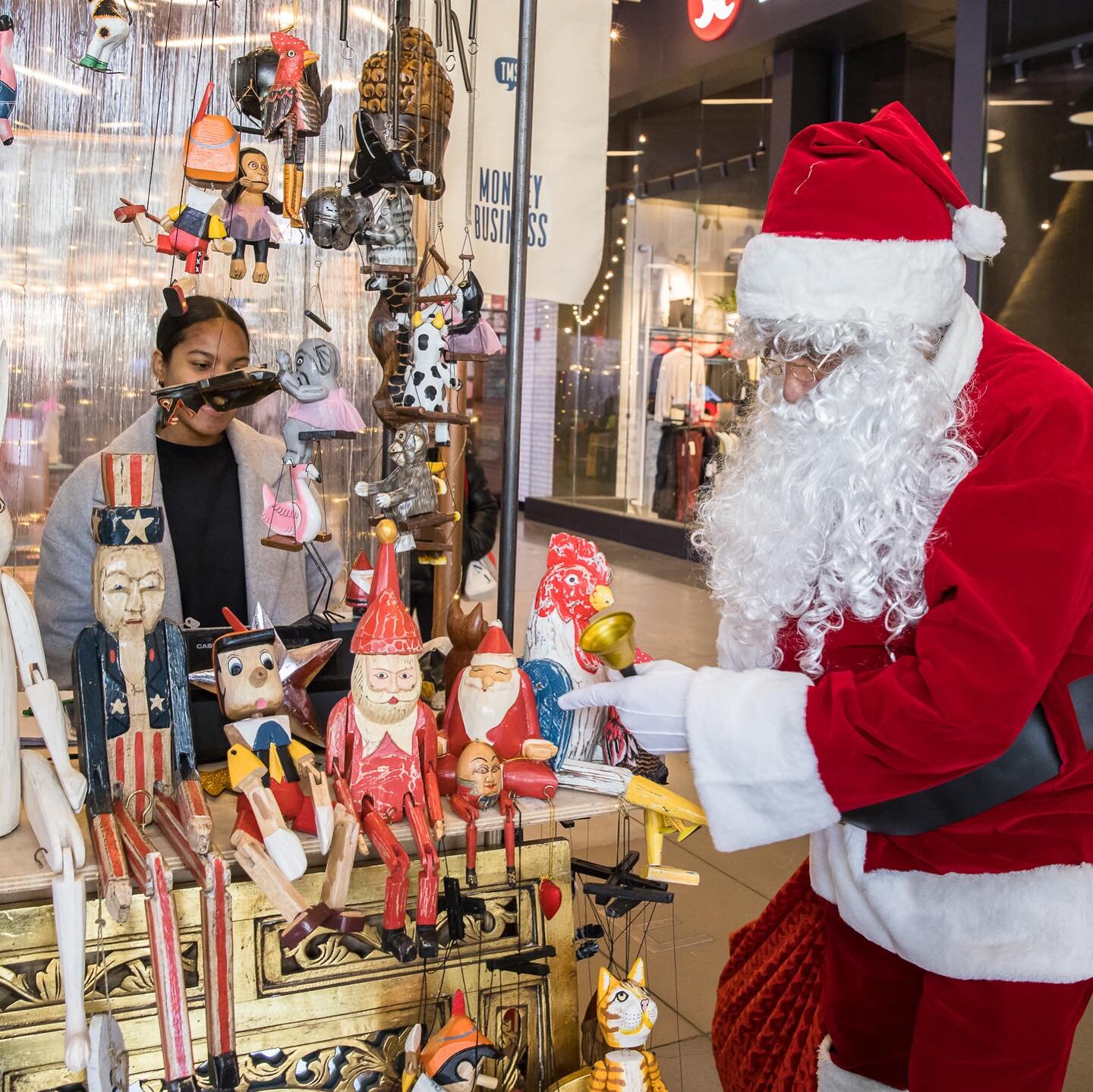 We are SO excited to welcome the jolliest dude in town, the big guy in red, the one and only SANTA is coming to @citypointbklyn! 🎅👏👏👏👏👏

Join us for the perfect photo op moment and discover handmade gifts, accessories and home decor items by ou