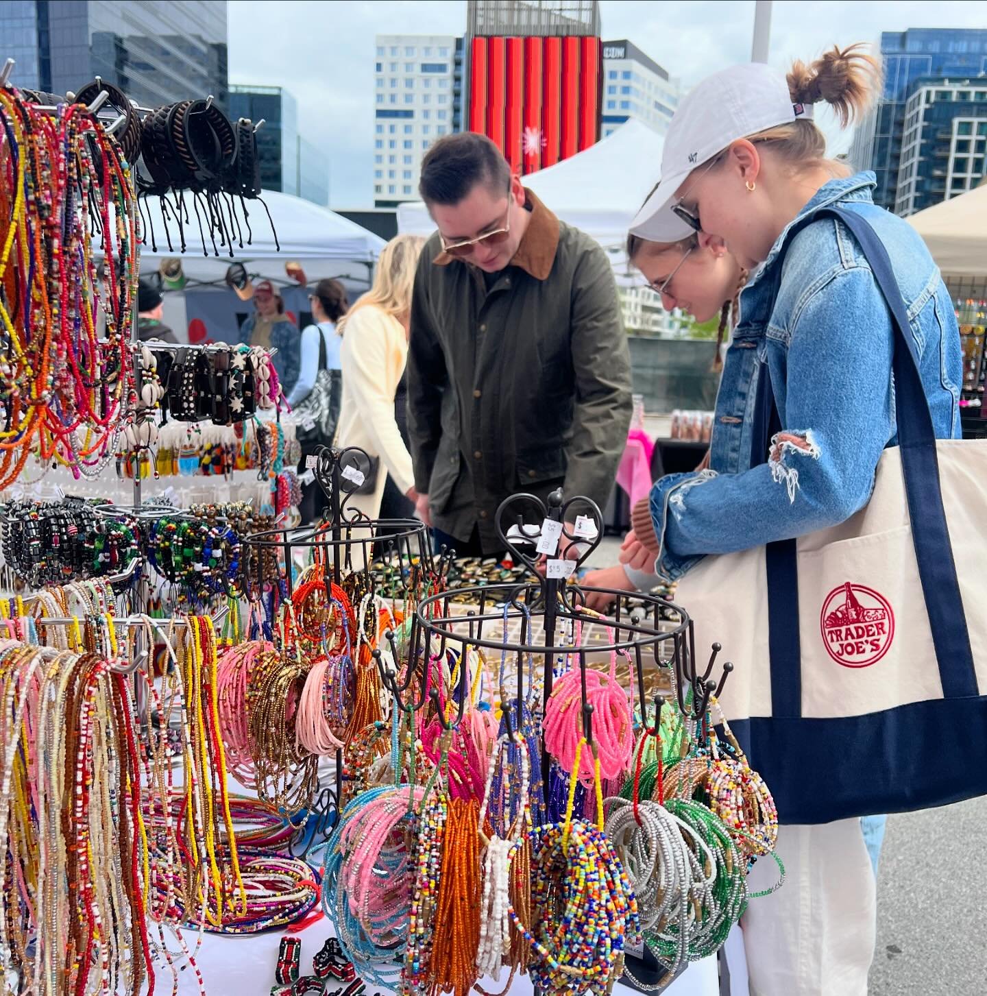 🌺🌸It&rsquo;s a beautiful day in @seaportbos at Seaport Summer Market! Make sure you pick up Mom something special today, we&rsquo;re here and at @citypointbklyn until 7pm! 

✨🌞Seaport Summer Market🌊✨
🗓 Sat - Sun, May 11-June 30, Aug 24- Sept 21
