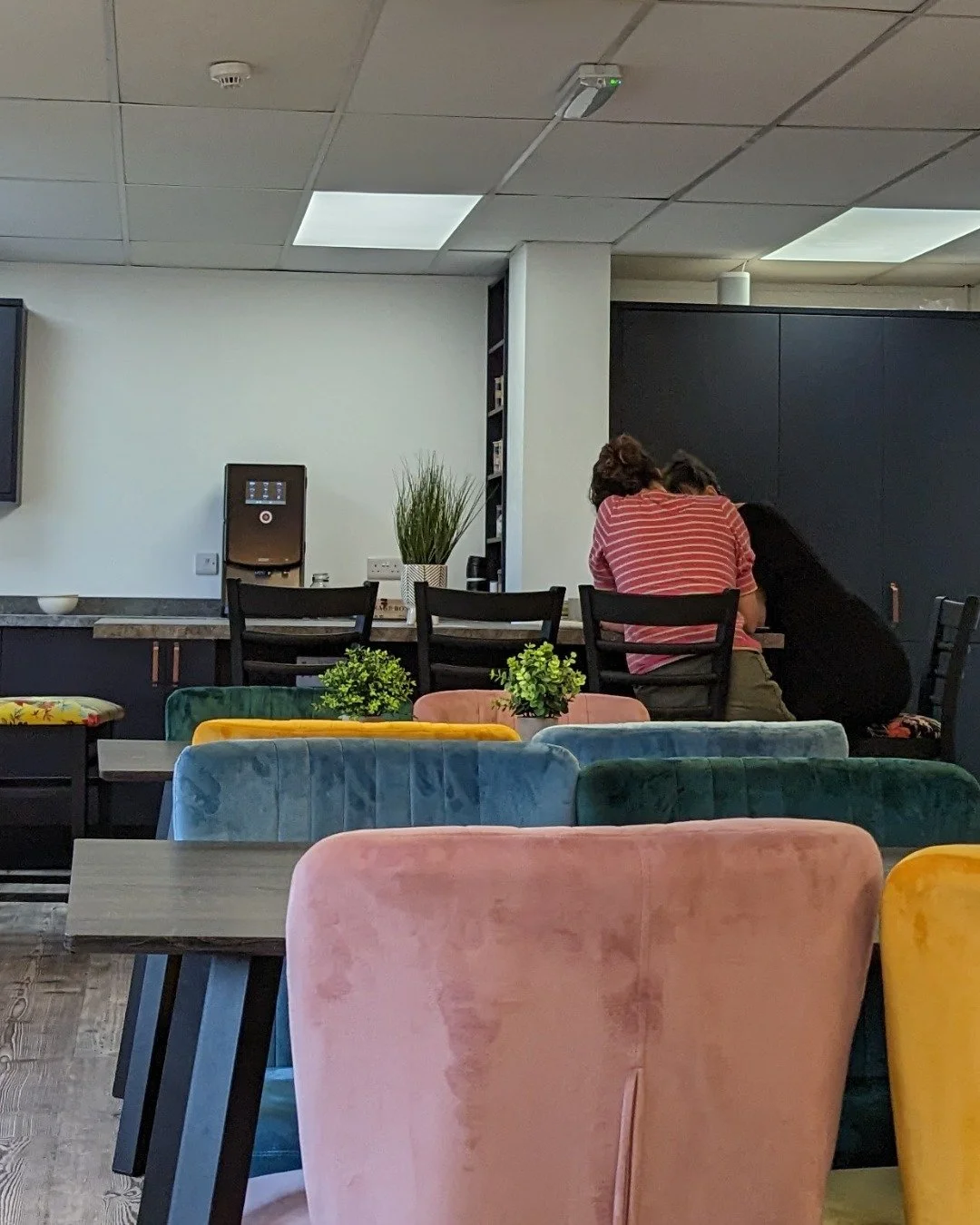 💬 Great work starts with great people. Here, you&rsquo;ll find more than just a desk &mdash; you&rsquo;ll find a community of like-minded businesses and new friends along the way. 

Find your perfect office space &mdash; book a visit now. 

#coworki