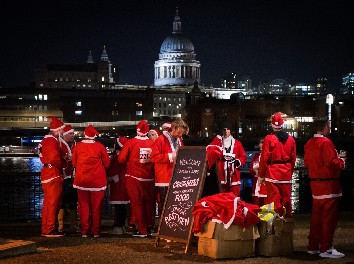 Santa Run along the Thames