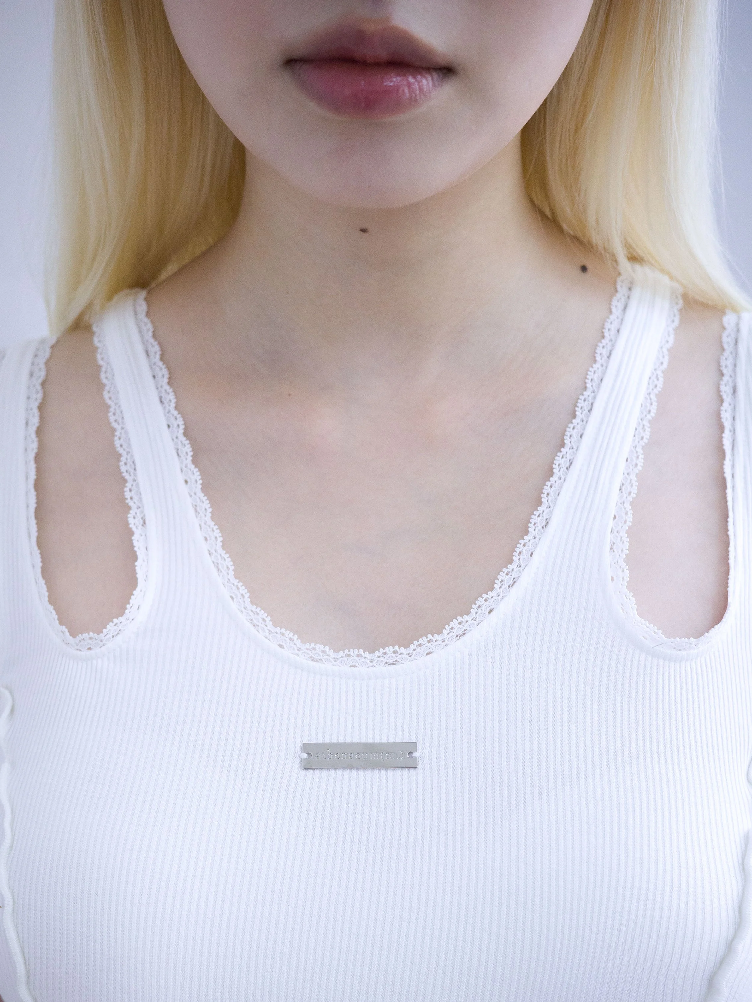 098wht_3.jpg