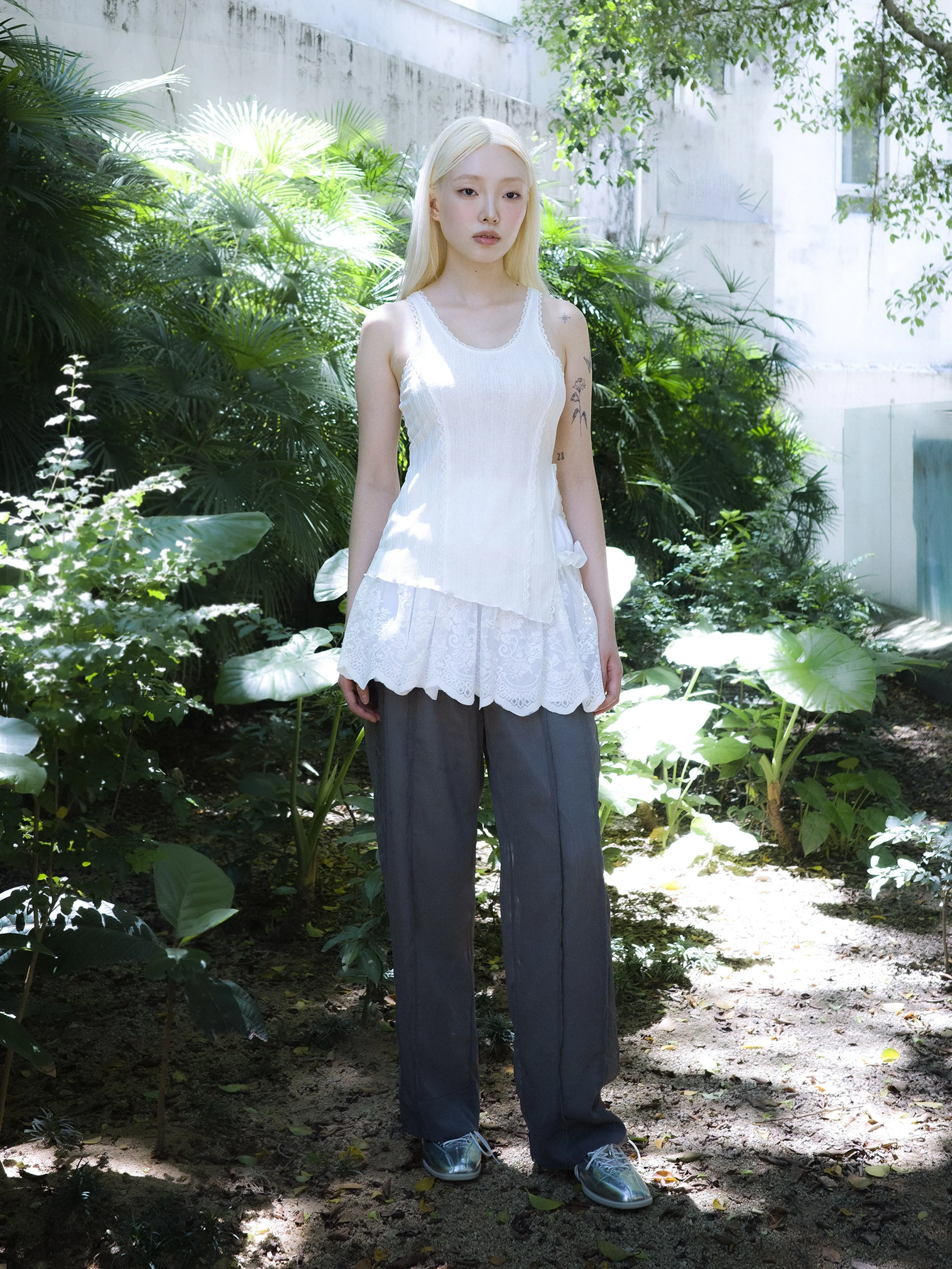 Sofiewht1aa.jpg
