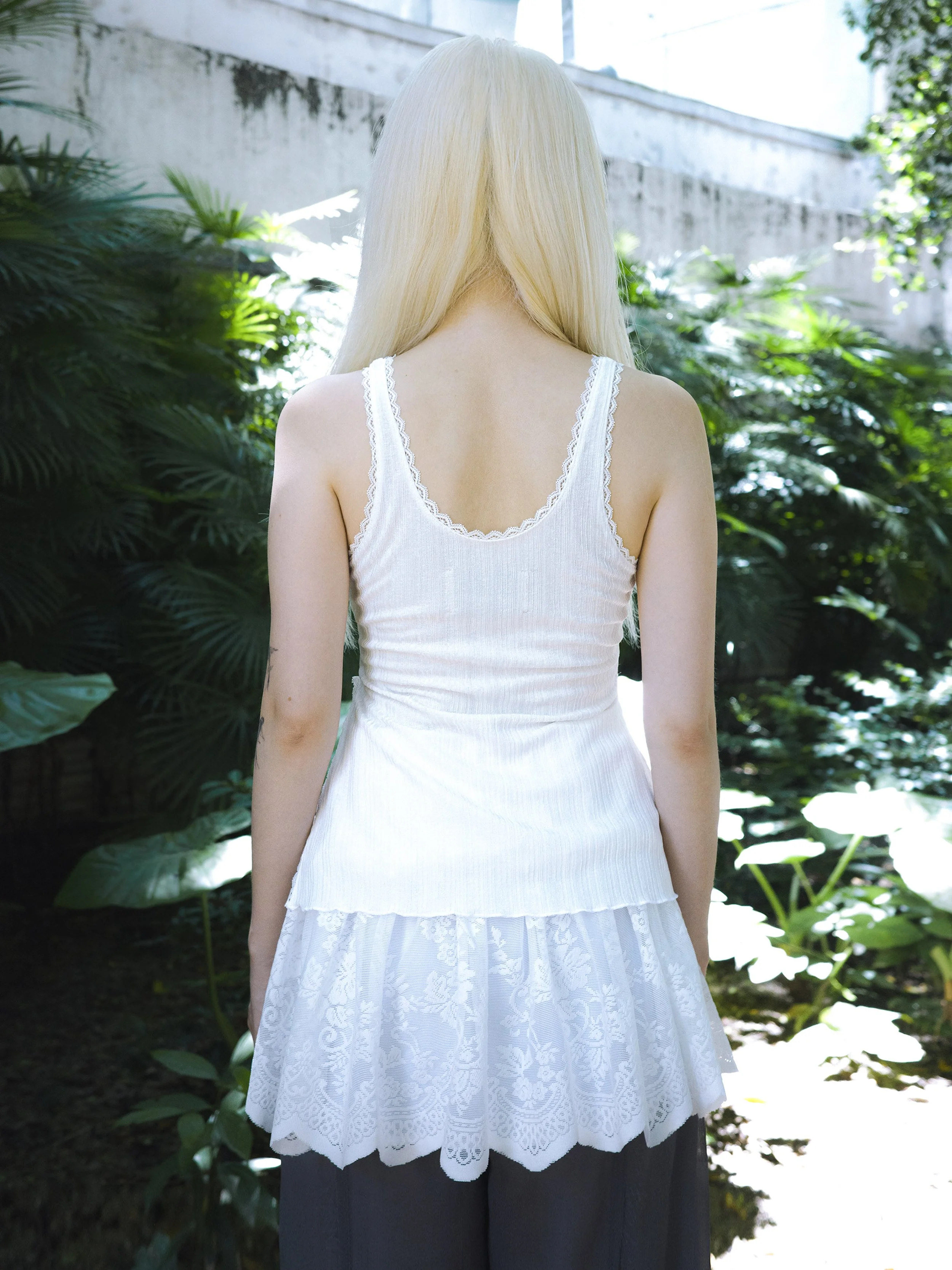 Sofiewht5aa.jpg