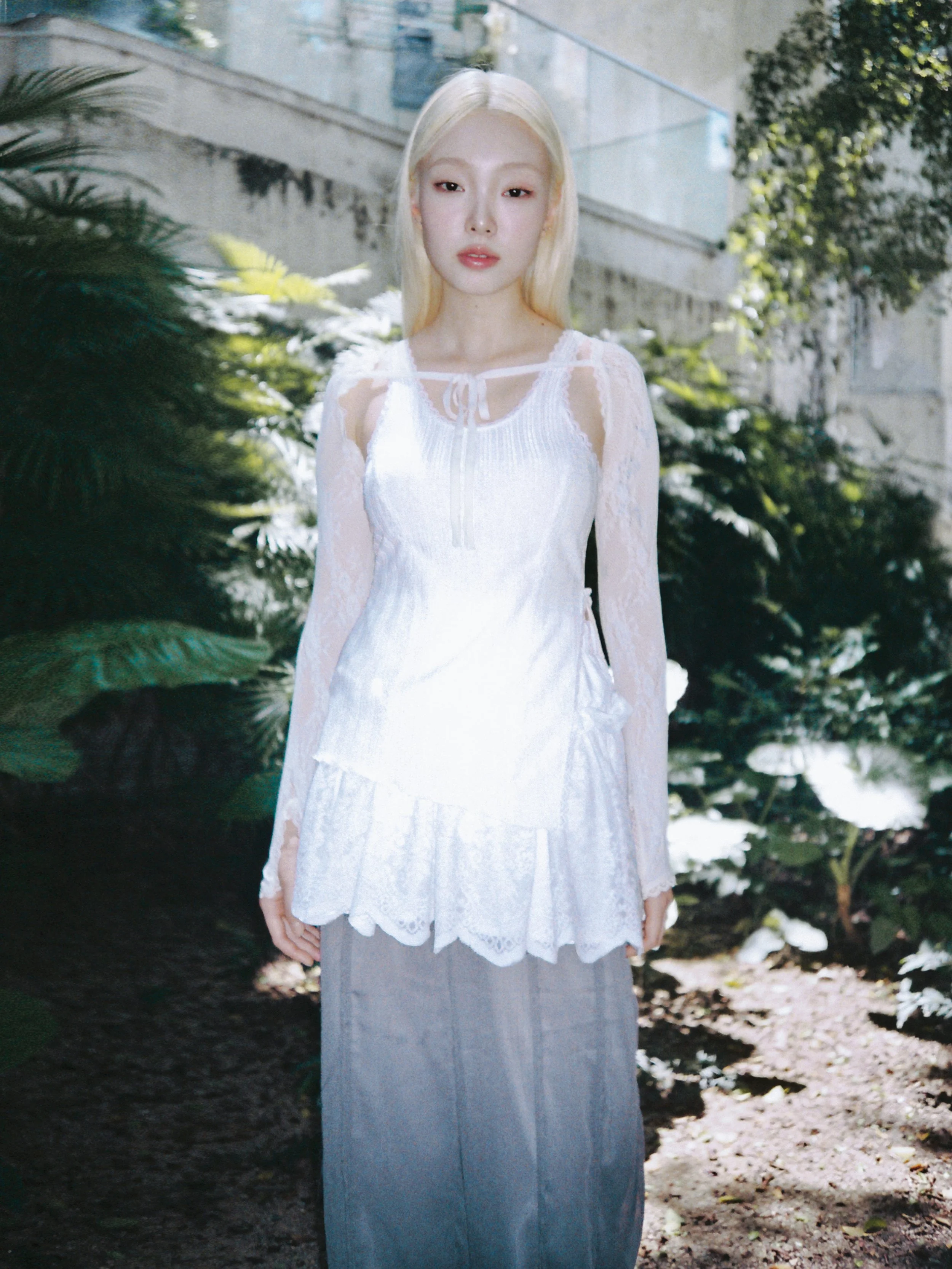 Sofiewht3a.jpg