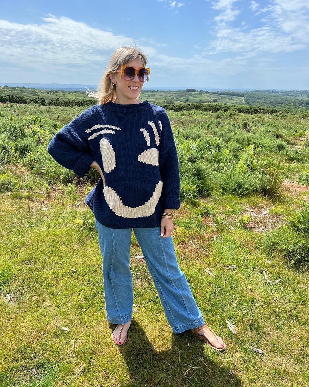 @girlwithbellsandwhistles looking SO good in the navy Feel Good Jumper! Thank you so much Kirsty 🙌🏼 😎 #knit #knitwear #handknit #madebyhand #summeroutfit #knitting_inspiration #knittersofinstagram