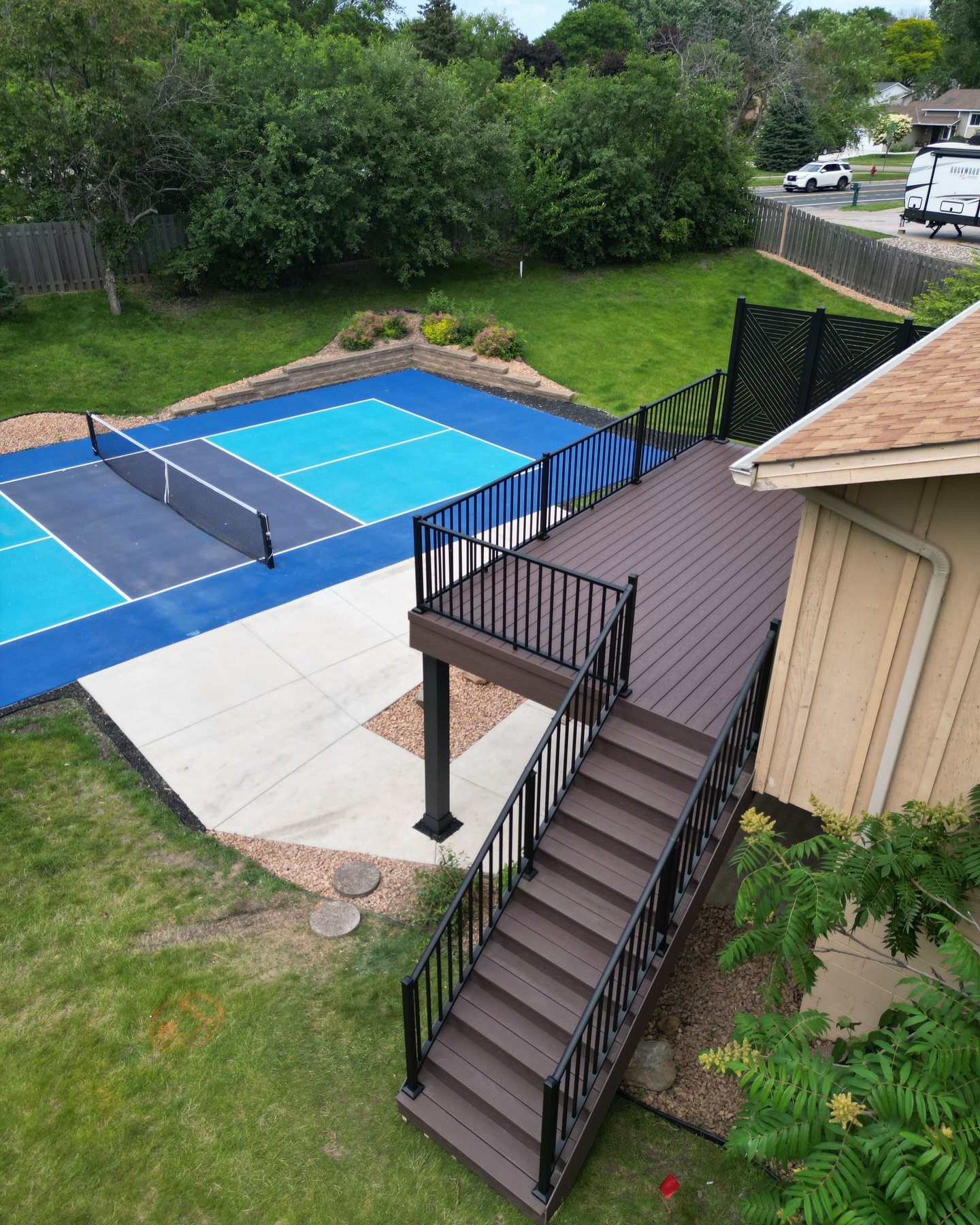 Check out these decks &amp; the customers feedback🤩 ✔️🌟 

First one features @timbertech Advance PVC Kona with an epic view &amp; a privacy wall @hideaway_inc 🏓🎾👟 The second one features @timbertech Boardwalk with a @struxureoutdoor Cabana X🔥 

