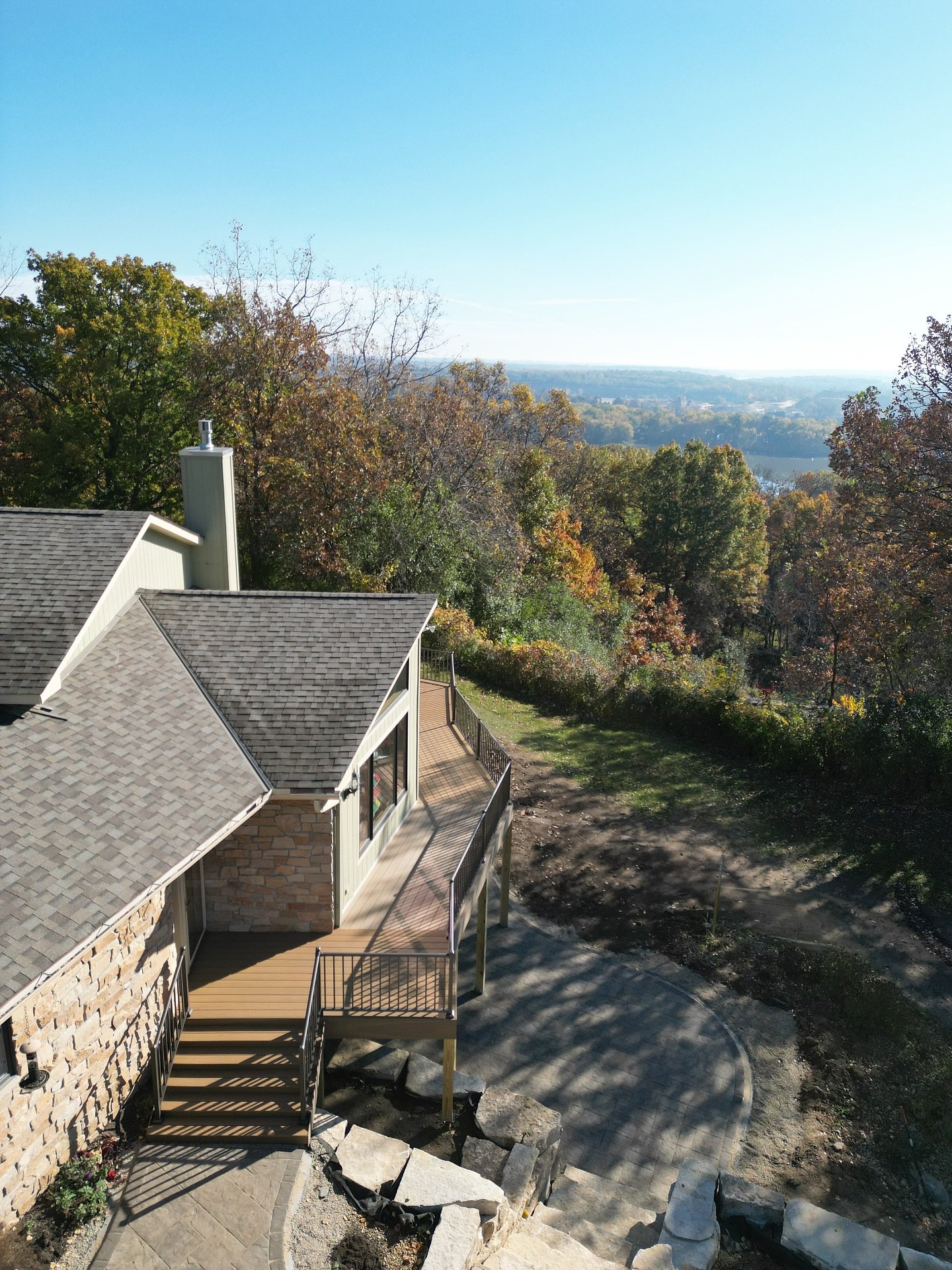 This Deck is Spooky big 👻👀🎃 #crazyview #checkitout
&bull;
&bull;
This amazing wrap-around style deck features @timbertech &lsquo;s Prime+ decking in the Coconut Husk color 🥥🍁🔥
&bull;
&bull;
Landscape and Hardscape credits go to @valleyviewlands