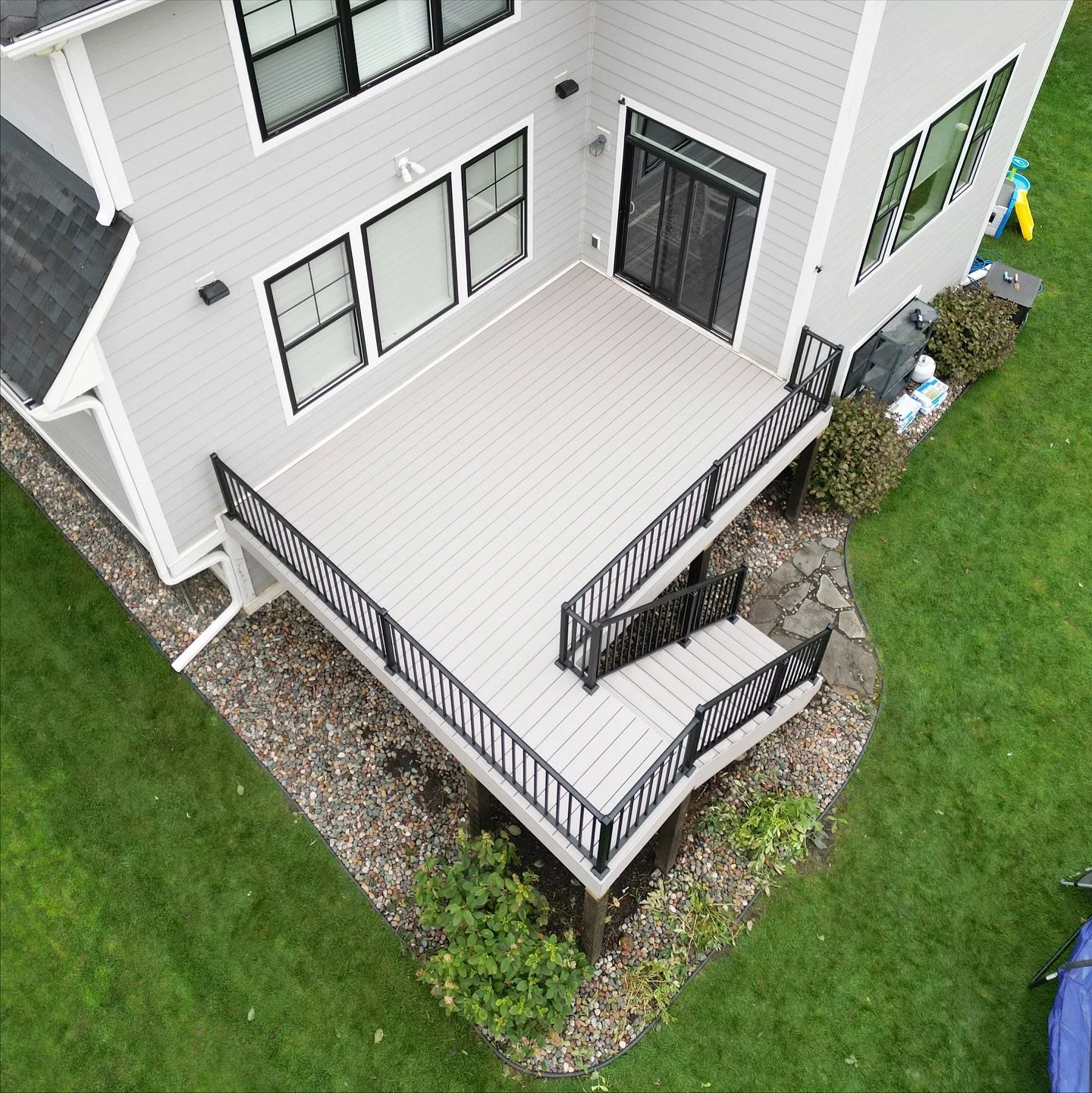 From 🧟&zwj;♂️ zombie-looking boards to 🤩 brand new and beautiful!
Swipe to see this deck transformation &mdash; just in time to enjoy that crisp fall weather 🍁🔨 #MoreToCome
&bull;
&bull;
Happy Thursday! It&rsquo;s #Gameday for the MN Vikes 🏈😈 #