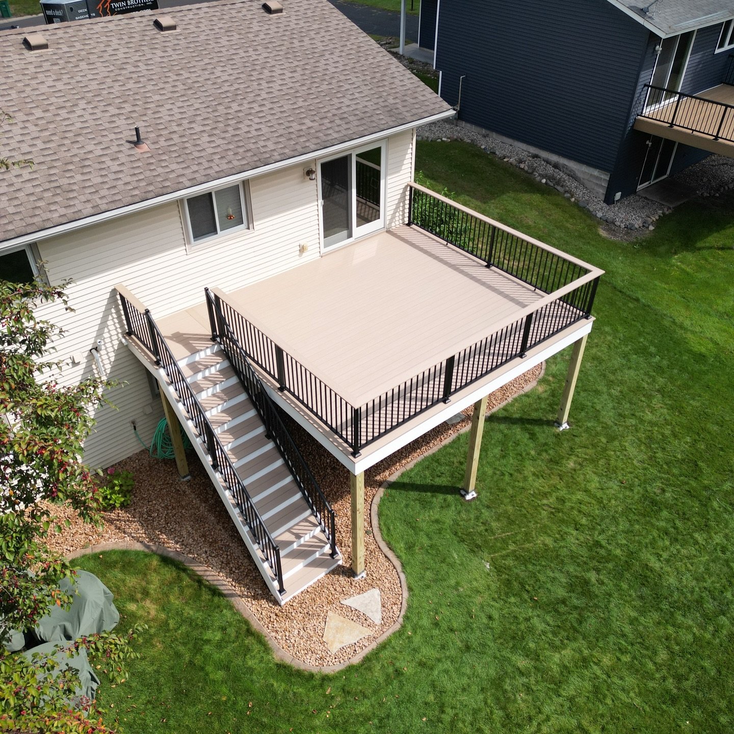 Another one for the books 📚✏️🔥#next 
&bull;
&bull;
This deck features @azekexteriors trim🐇 &amp; @timbertech Advanced PVC in the Brownstone color 🐴🗿
&bull;
&bull;
#newdeck #safe #strong #twinbros #teamwork #hustle #decks #mn #construction #build