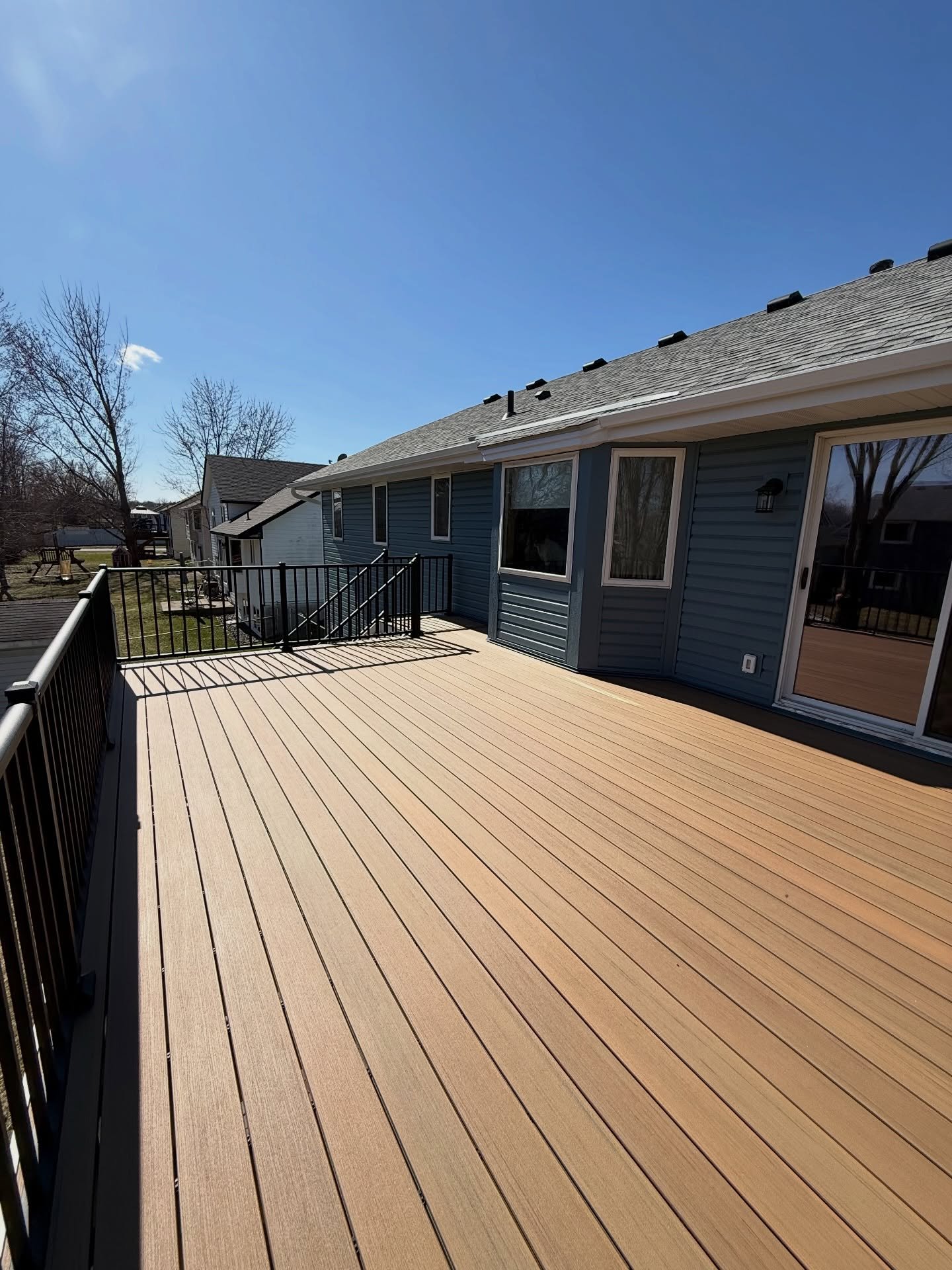 From rundown to unreal🤯
&bull;
&bull;
This deck transformation is seriously next level. Paired with brand new siding, this home got a full glow-up😍🔥🔨😮&zwj;💨👀
&bull;
Featuring @timbertech Coconut Husk, white trim and sleek black railings for th