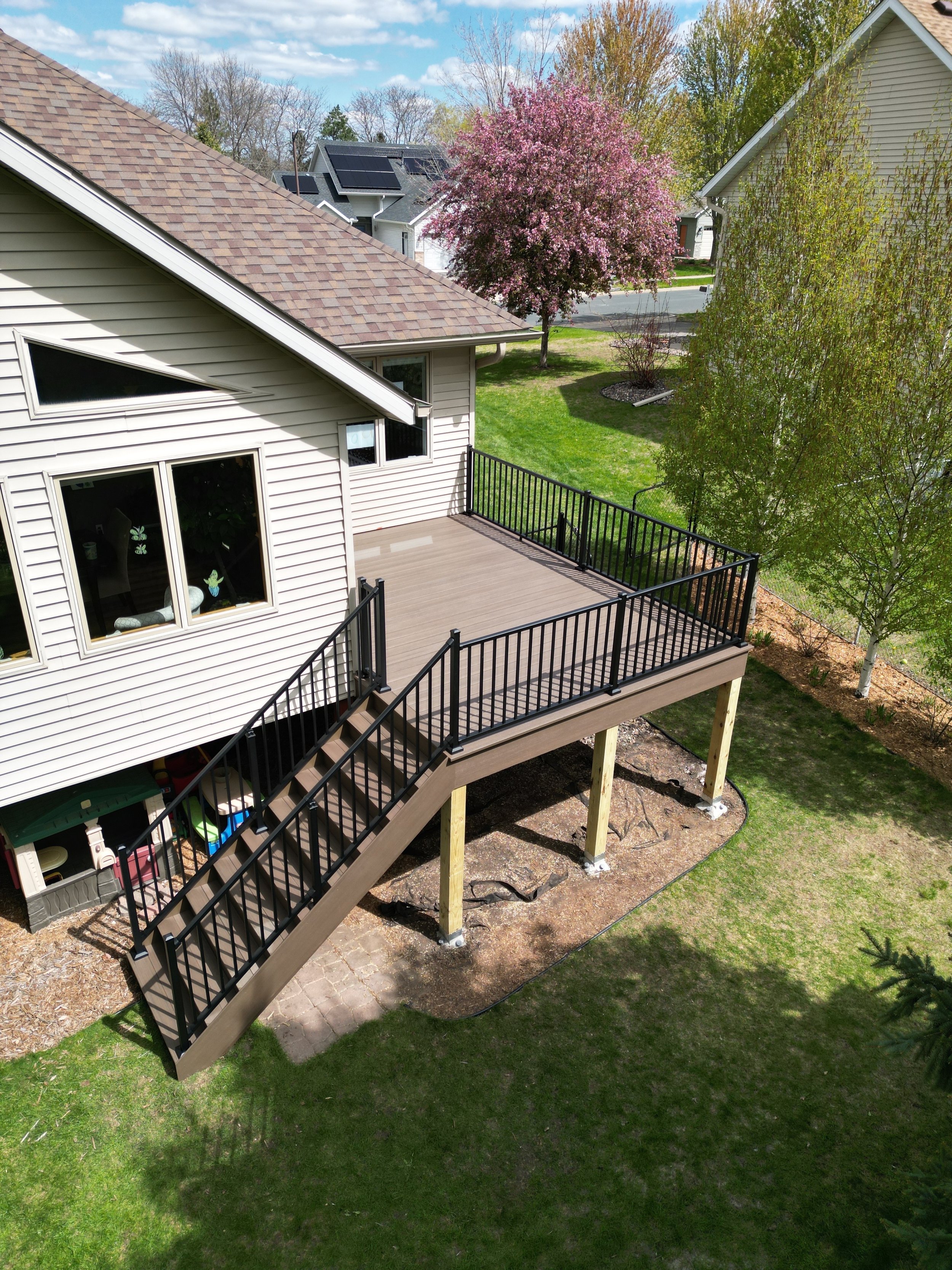 Another beautiful deck coming at ya!🔥👀😍 Featuring @timbertech American walnut, finished with a clean picture frame detail and black railings/posts.
&bull;
&bull;
One of the best part of this project was the customers. If you look closely, you&rsqu