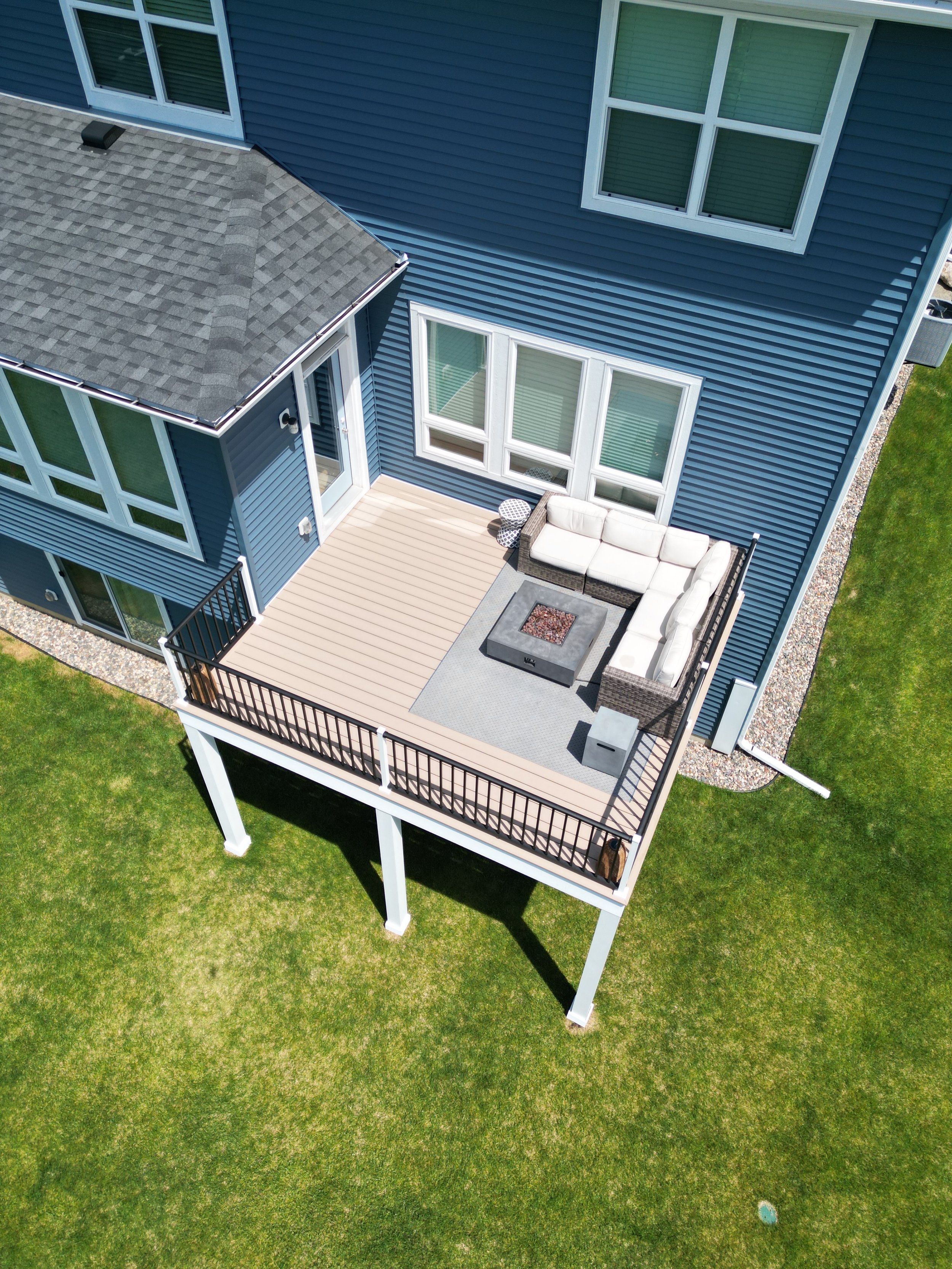 Minnesota Summer is finally here and this backyard is ready for its best season yet😎🙌🏻☀️🏡
&bull;
&bull;
From weekend BBQs and family dinners to relaxing evenings with friends, this new deck was built to bring people together and make the most of 