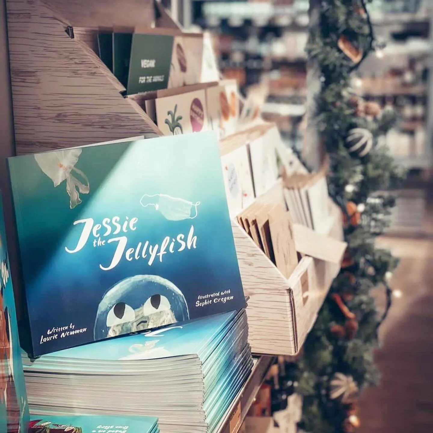 🌟🎄 How cute does Jessie The Jellyfish look in the gorgeous @scoopwholefoods_uk. 🌟🎄

Don&rsquo;t forget to check out your local waste free shops for gift ideas this year- they are stocked FULL to the brim of so many gorgeous ideas that are kind to