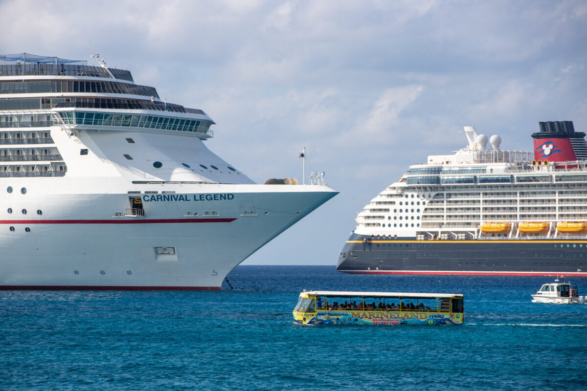 cruise ships in grand cayman today