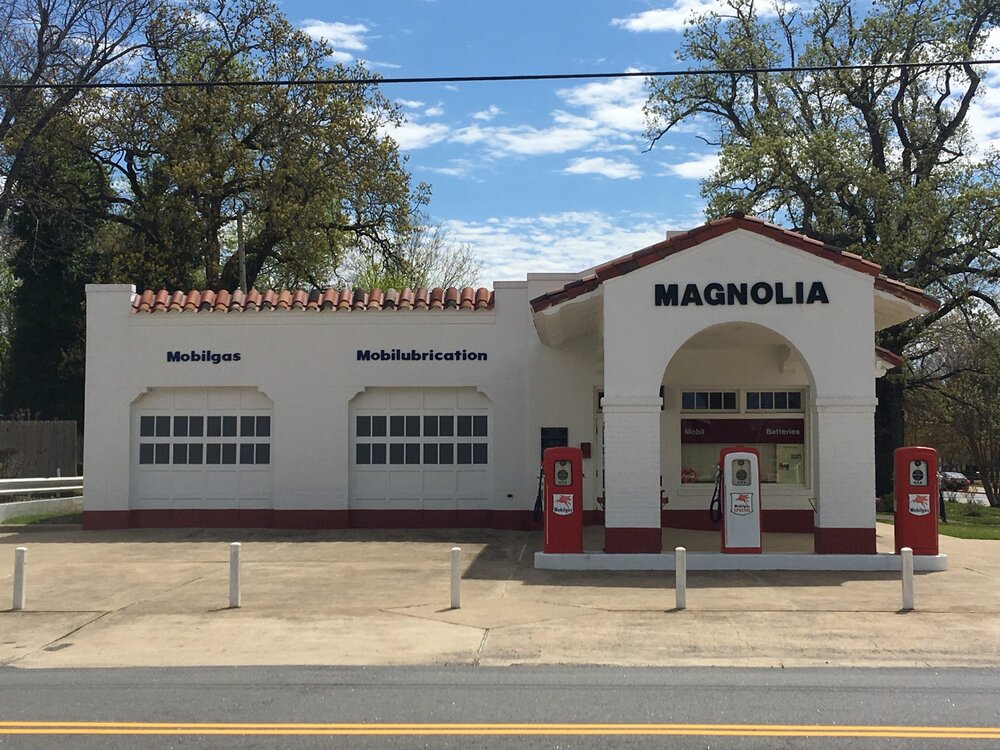 Magnolia Mobil Station
