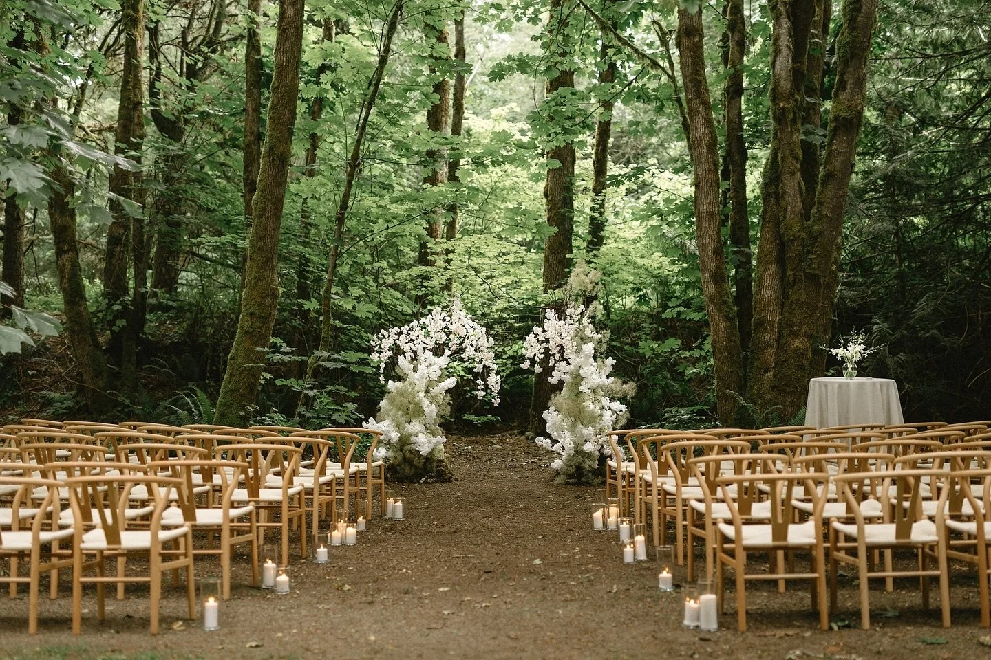 Rain or shine our ceremonies are always full of magic ✨🌸🕯️
Venue: @sunwolfbc 
Photography: @kaoverii_silva 
Planners: @wednesdayweddingco